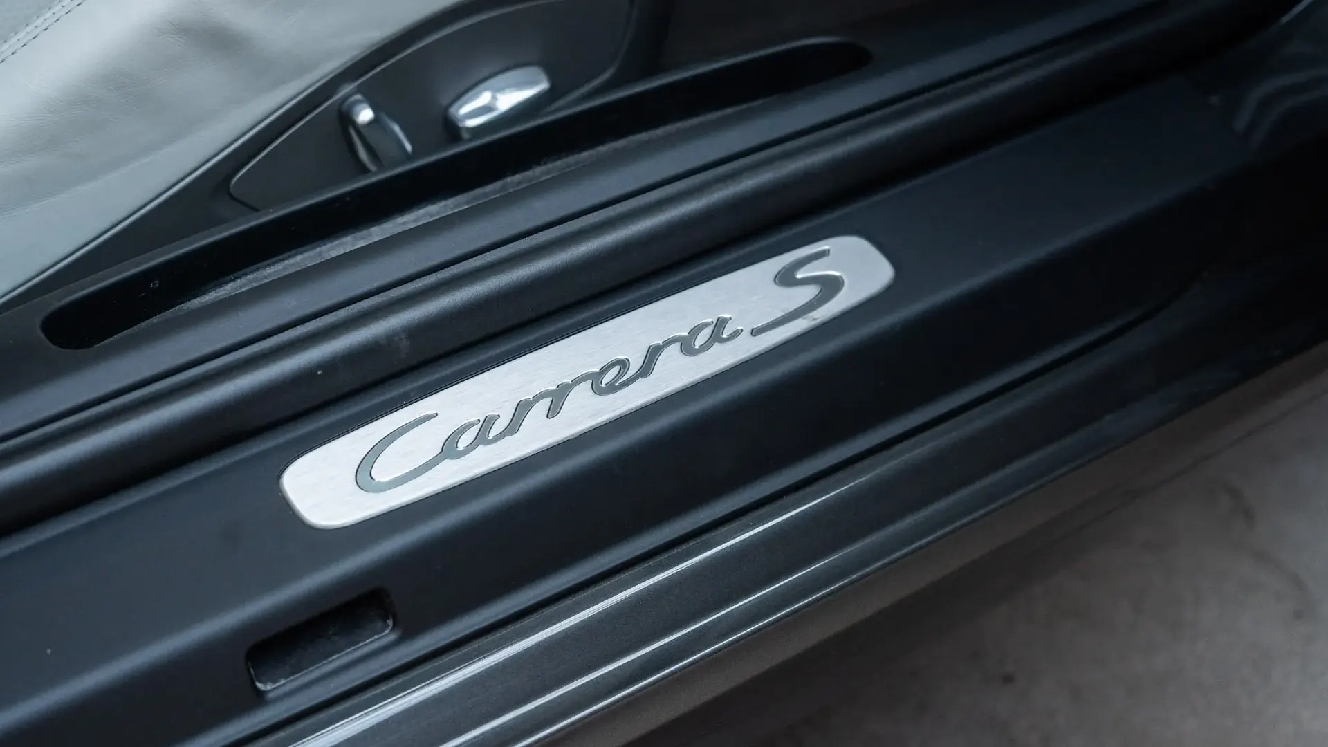 Porsche 911 — photo 28