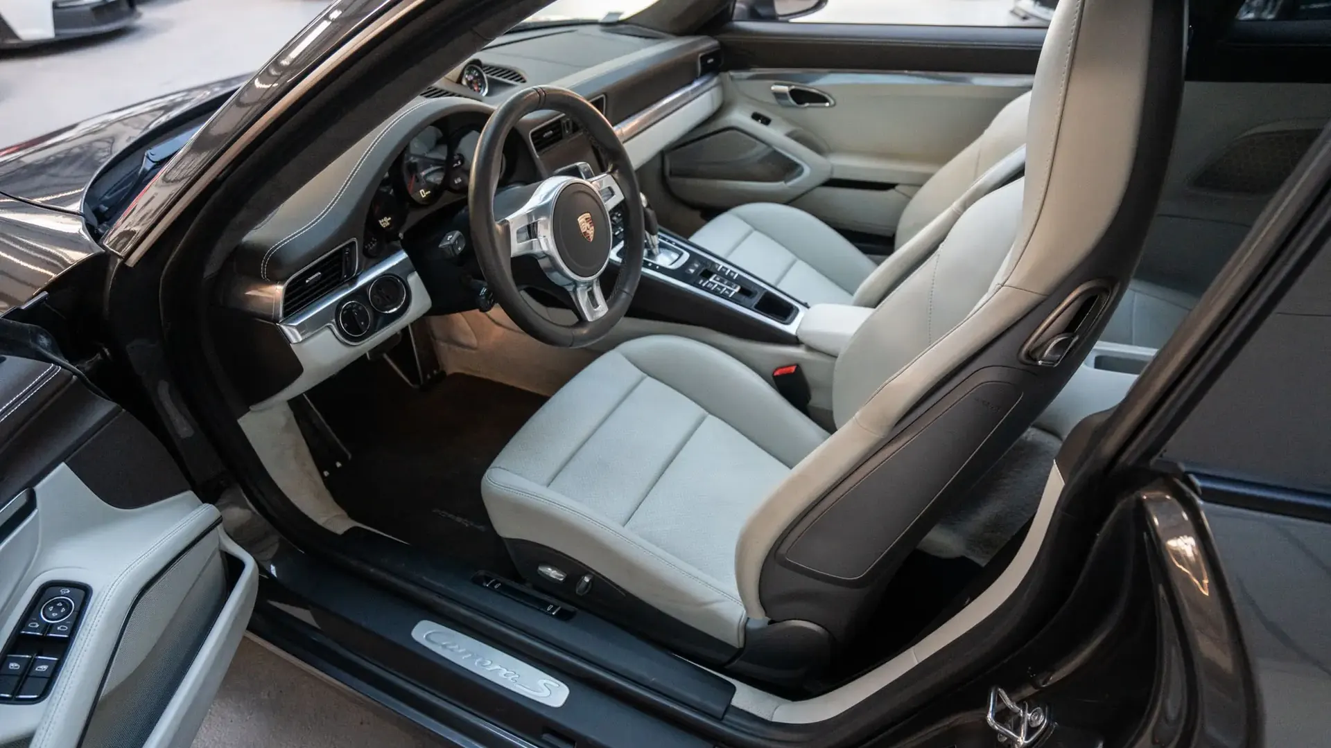 Porsche 911 — photo 8