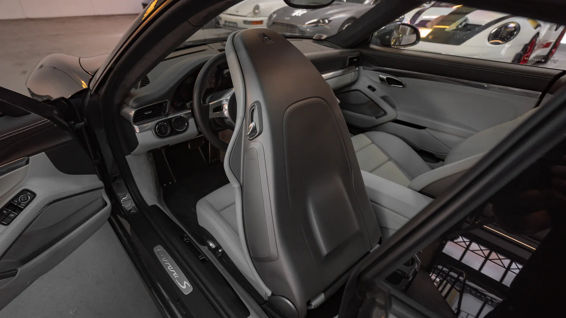 Porsche 911 — photo 19