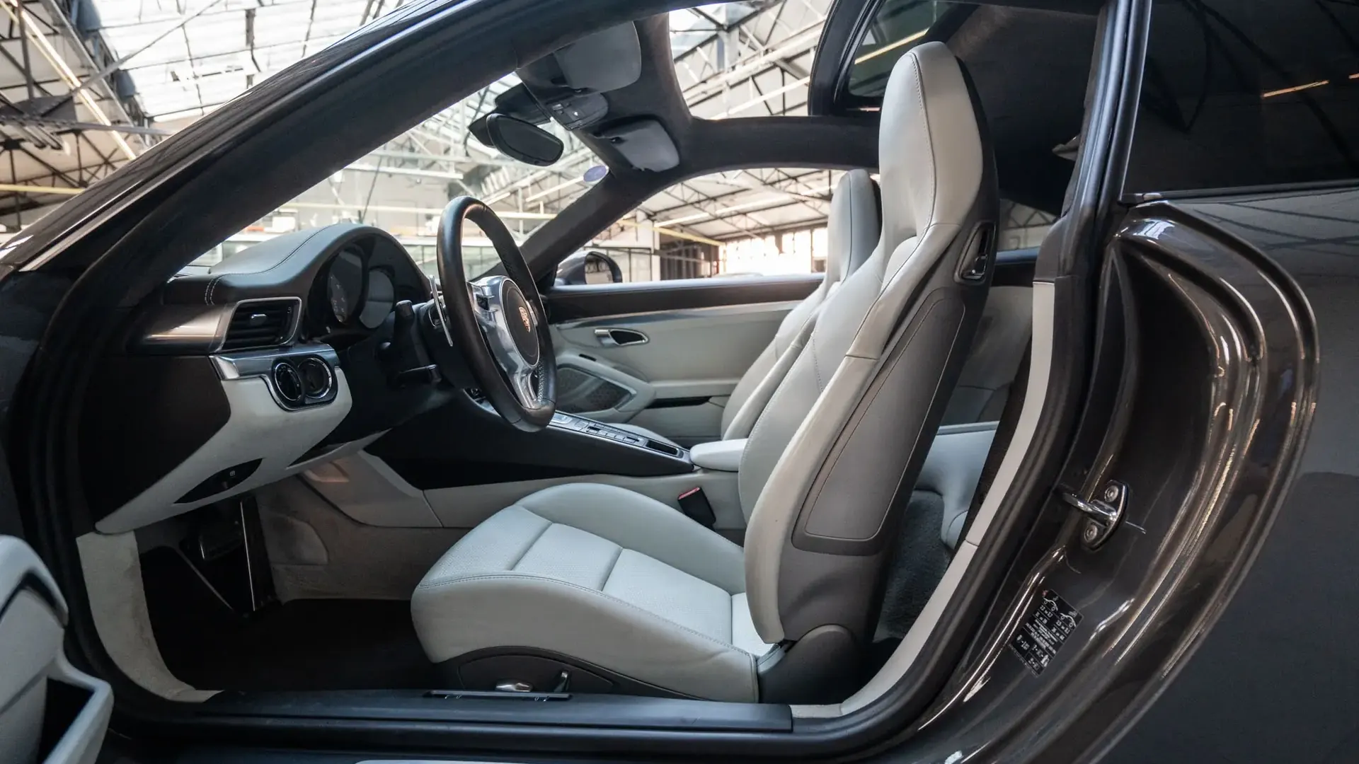 Porsche 911 — photo 11