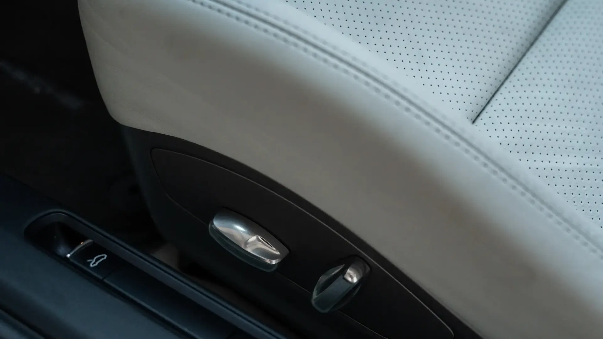Porsche 911 — photo 27