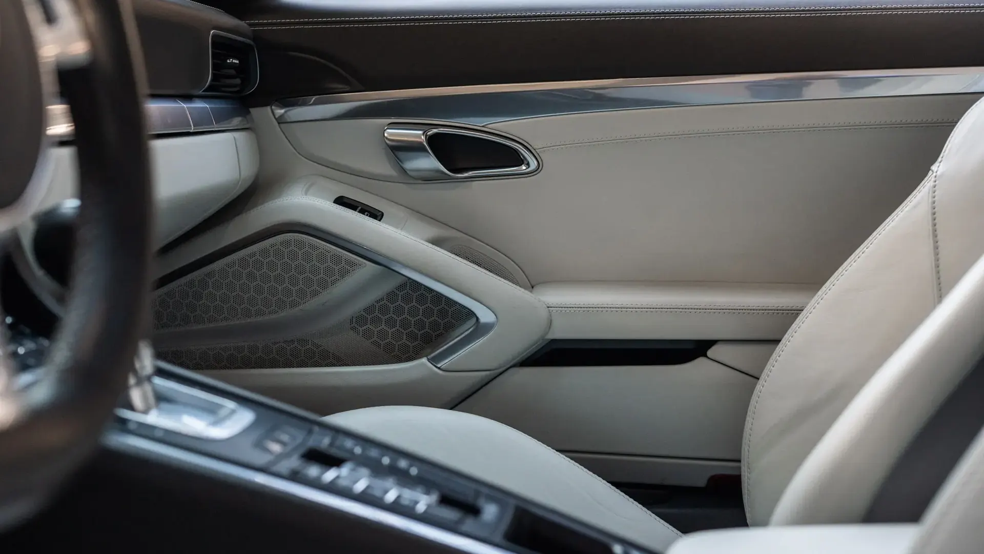 Porsche 911 — photo 24
