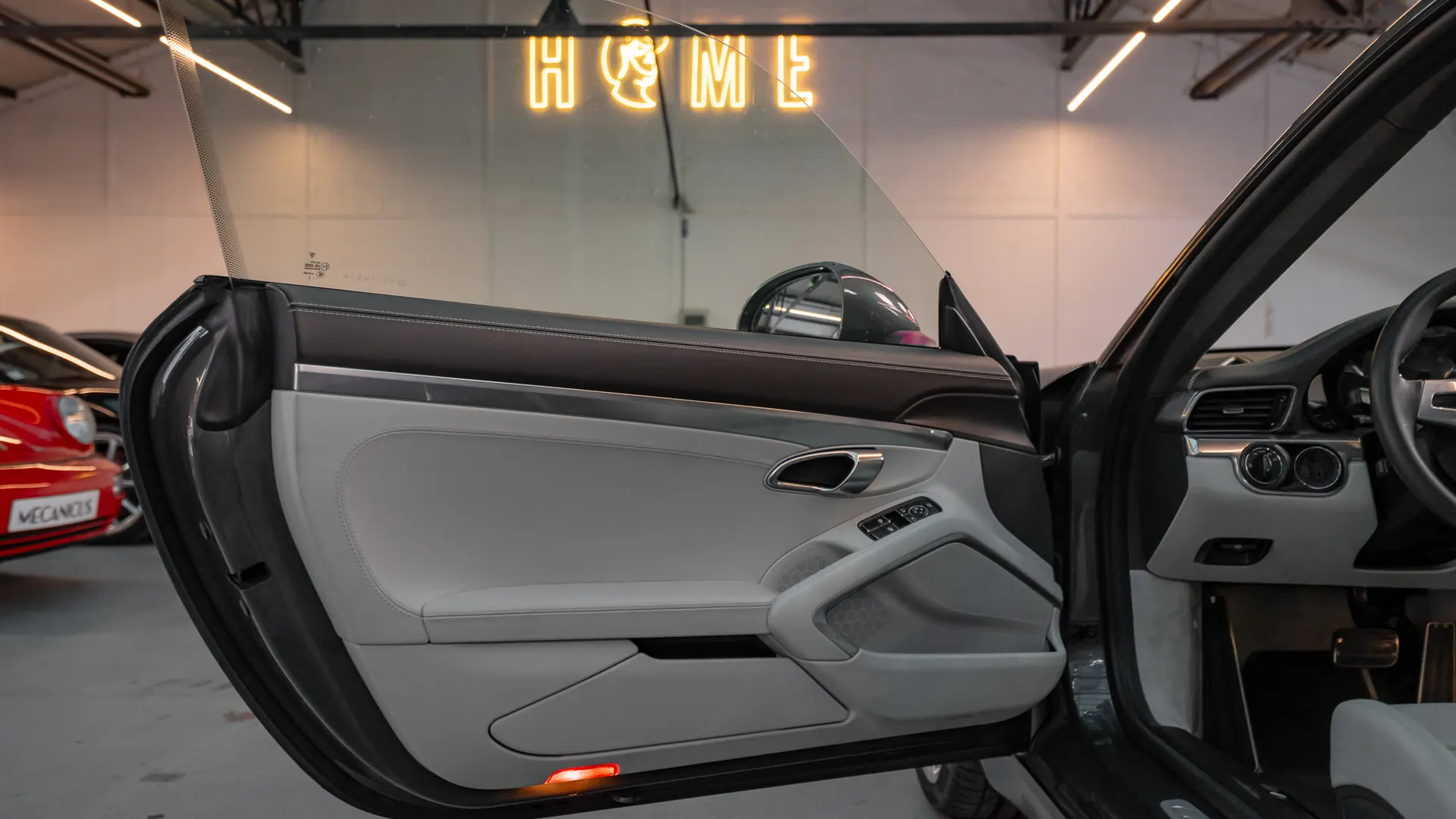 Porsche 911 — photo 26
