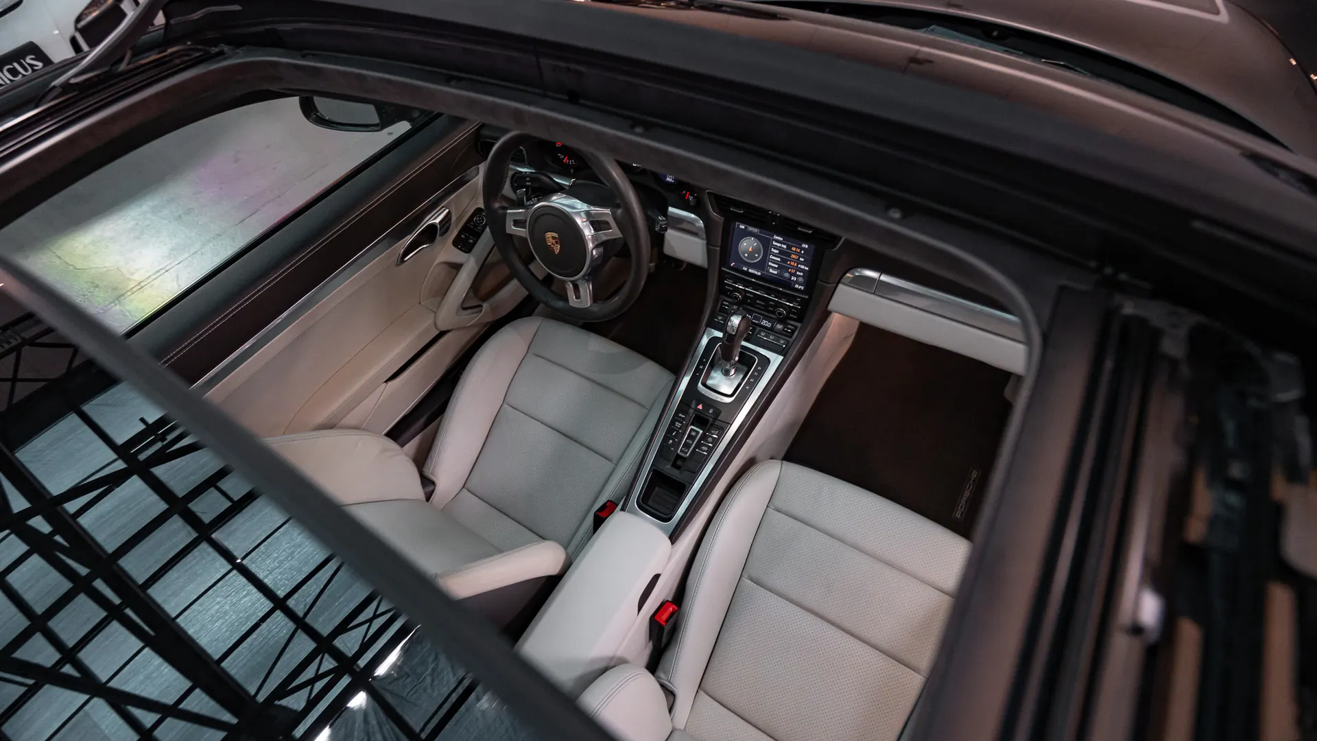 Porsche 911 — photo 21