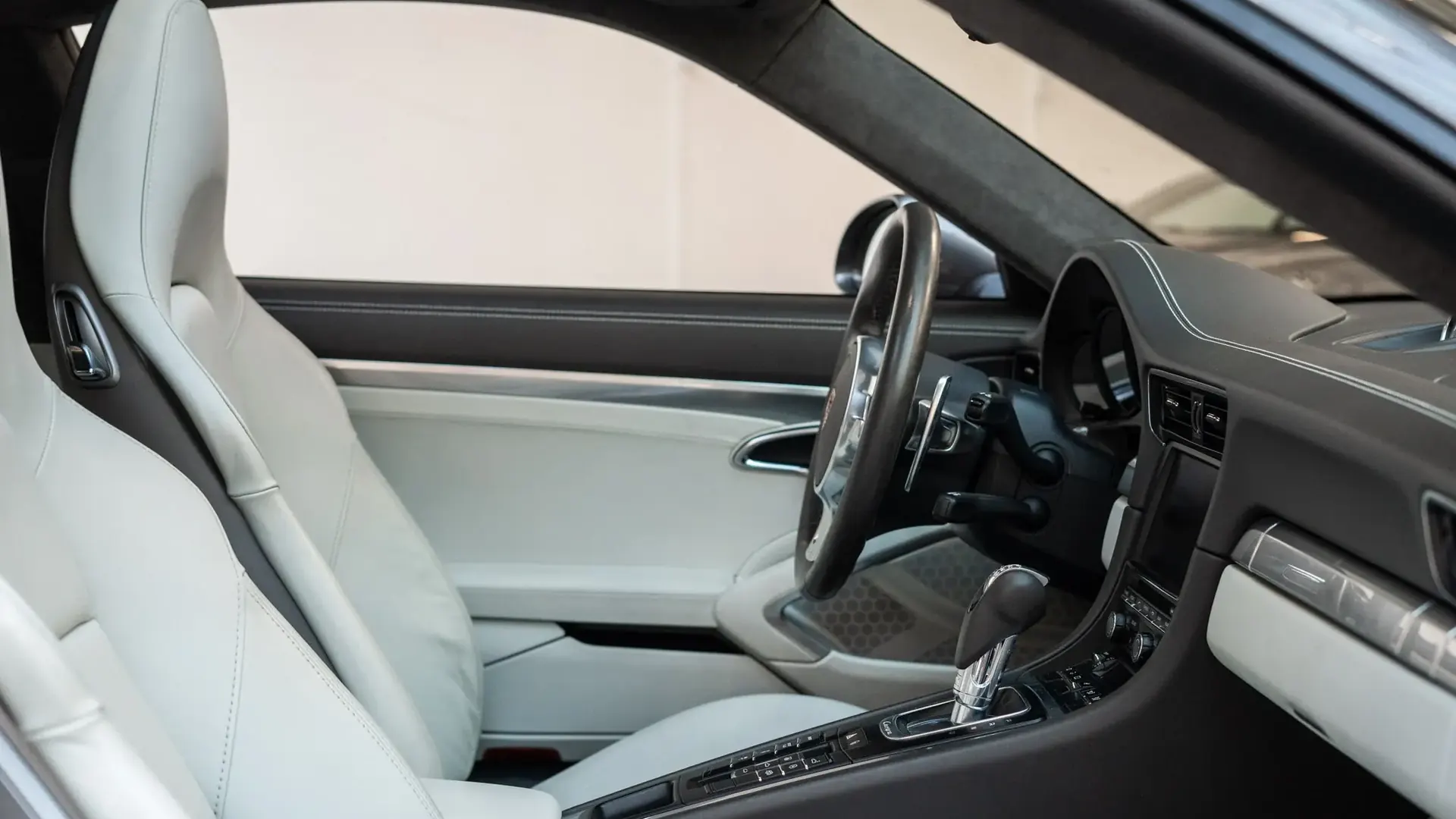 Porsche 911 — photo 30