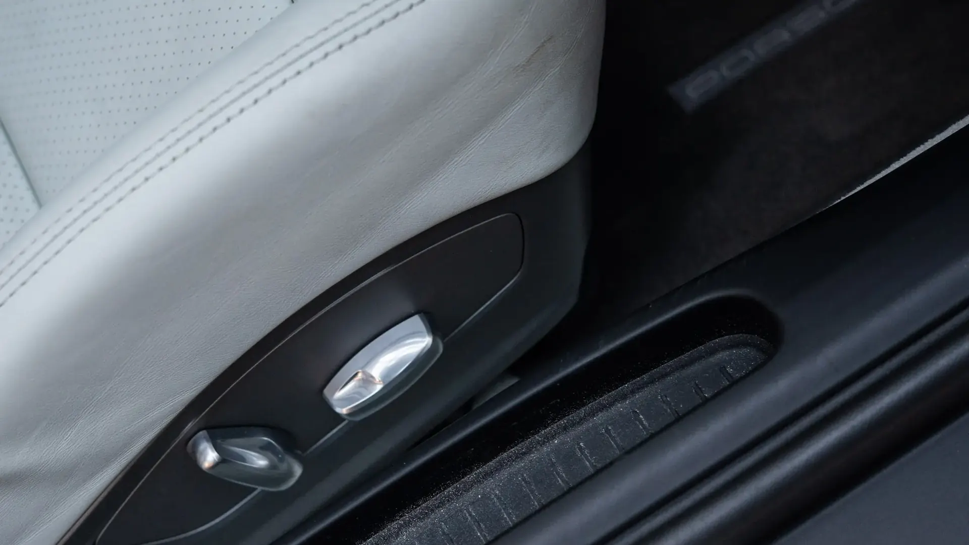 Porsche 911 — photo 32