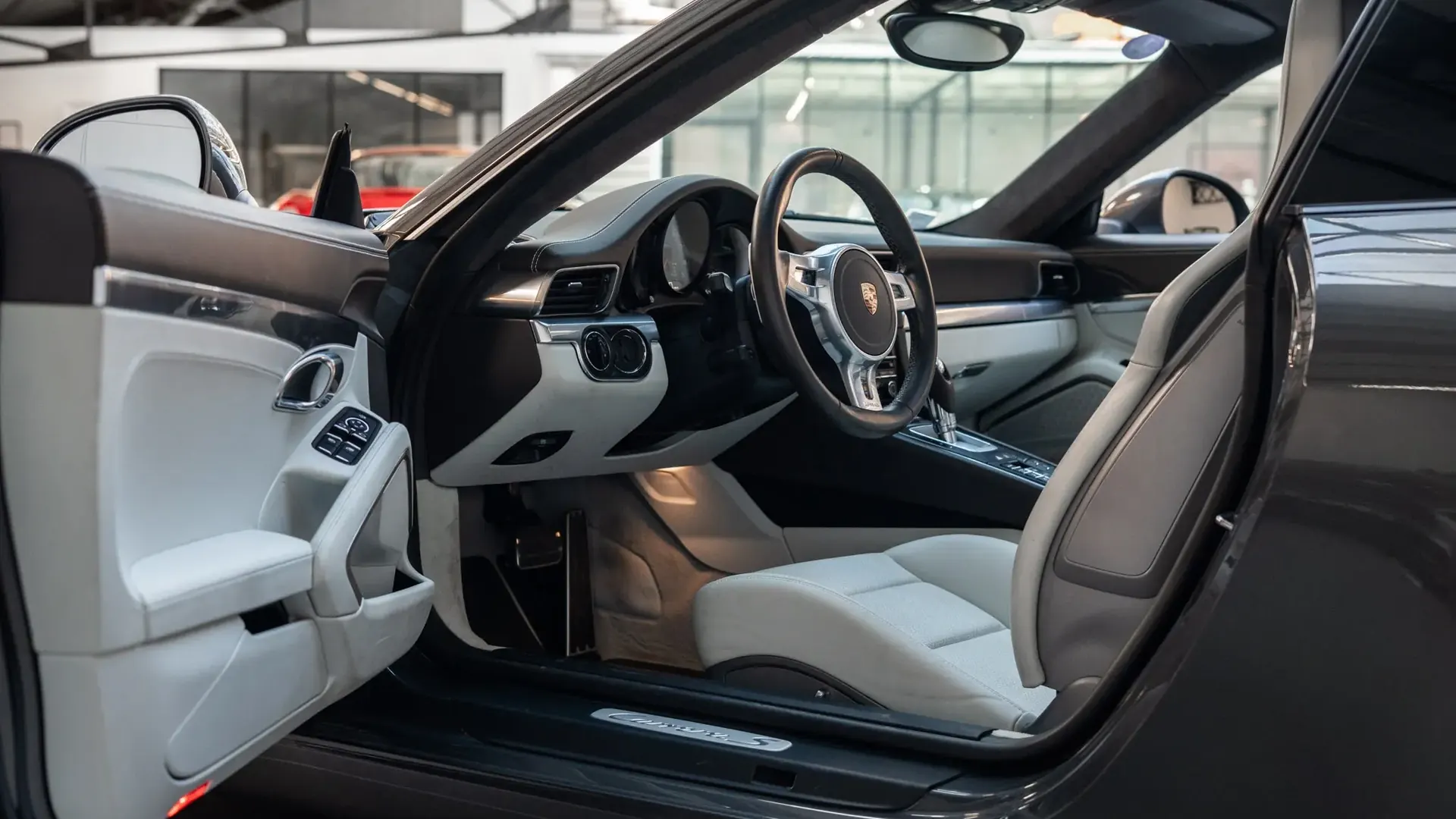 Porsche 911 — photo 9