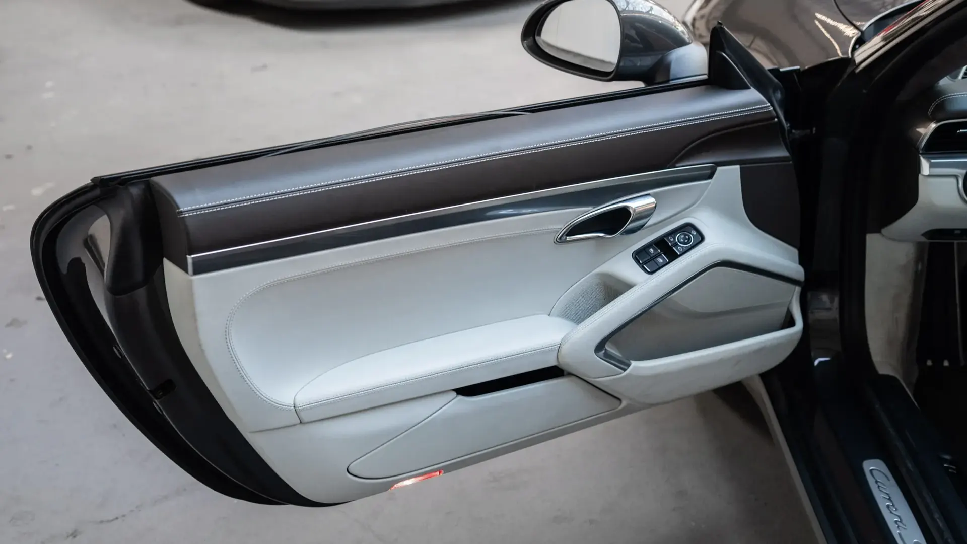 Porsche 911 — photo 25