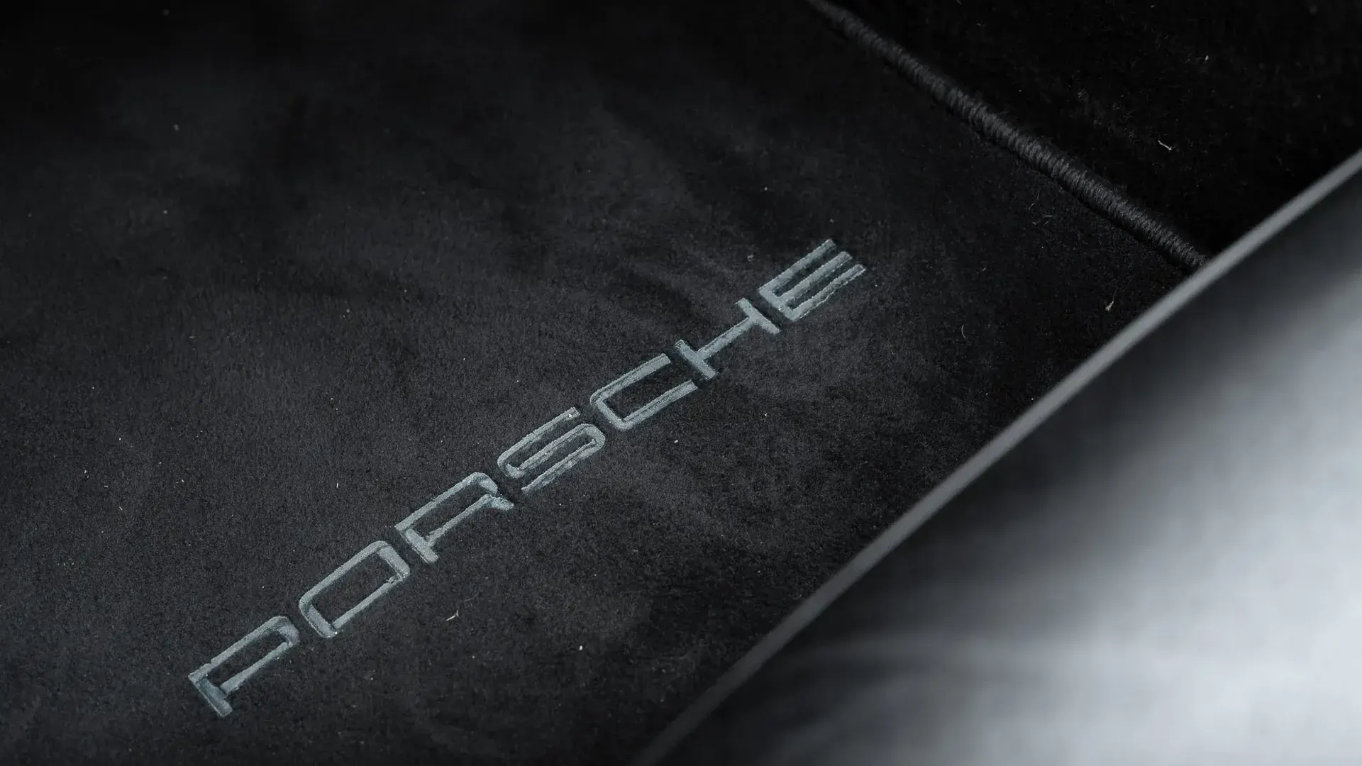 Porsche 911 — photo 19