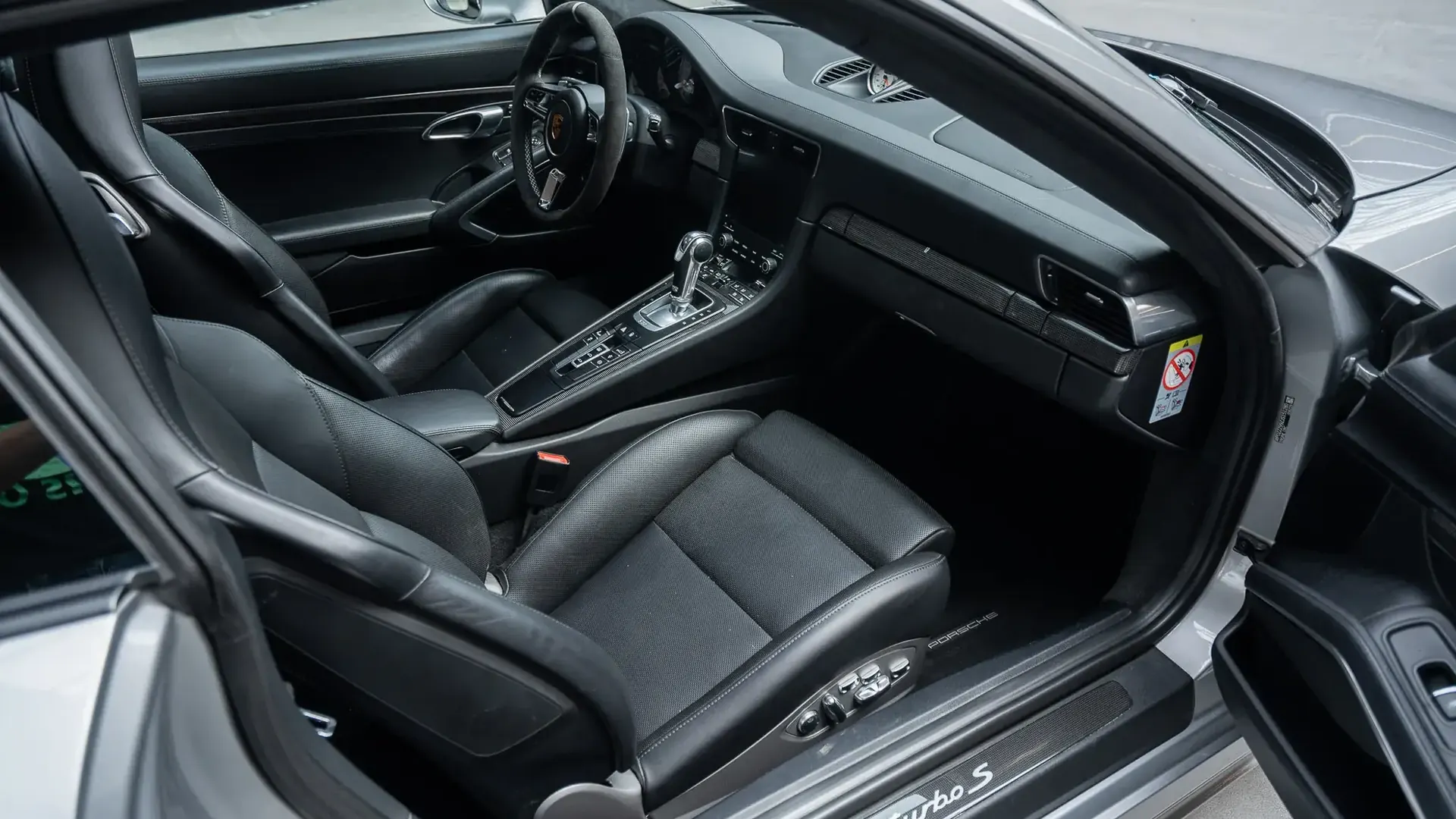 Porsche 911 — photo 24
