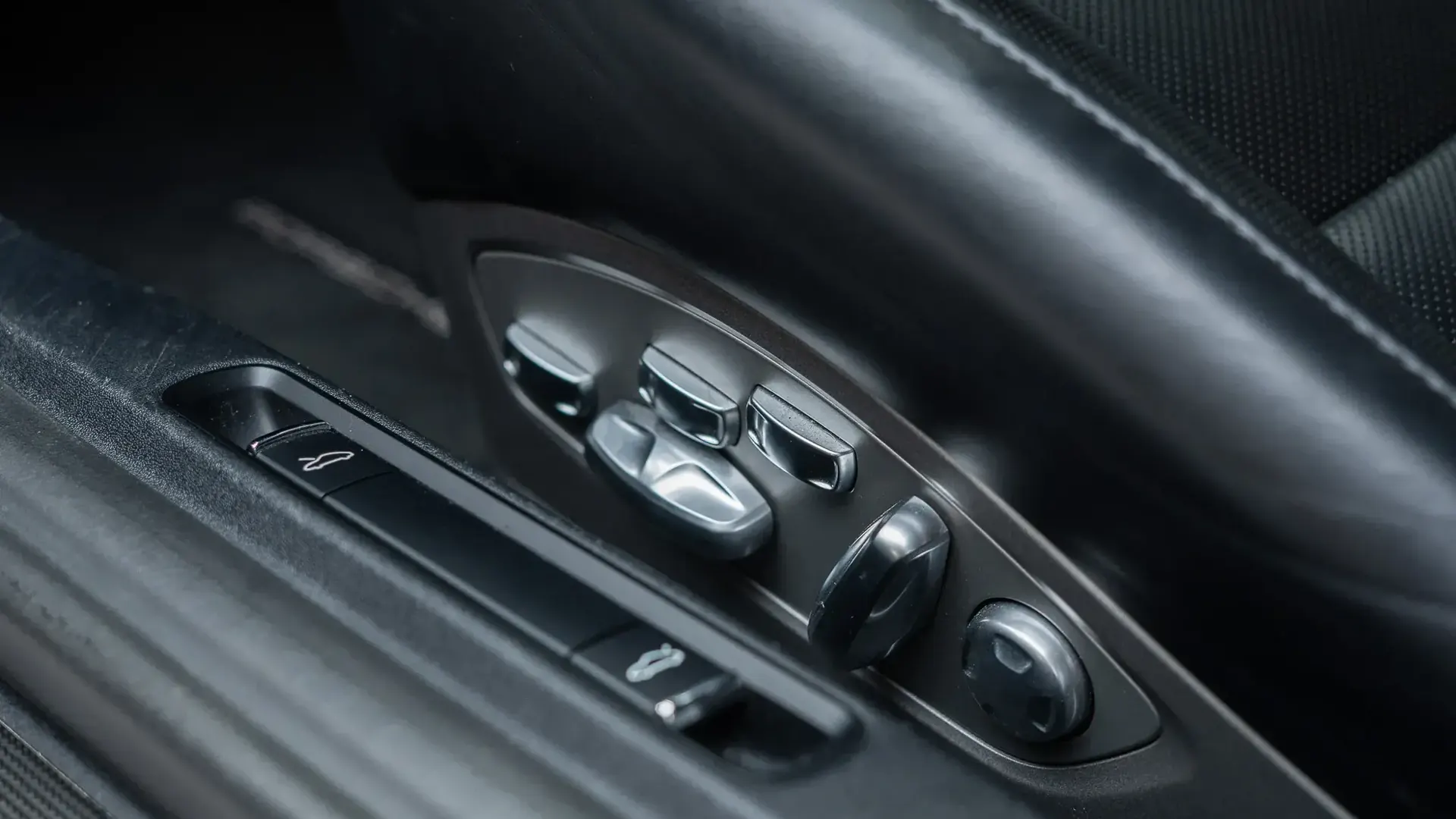 Porsche 911 — photo 22