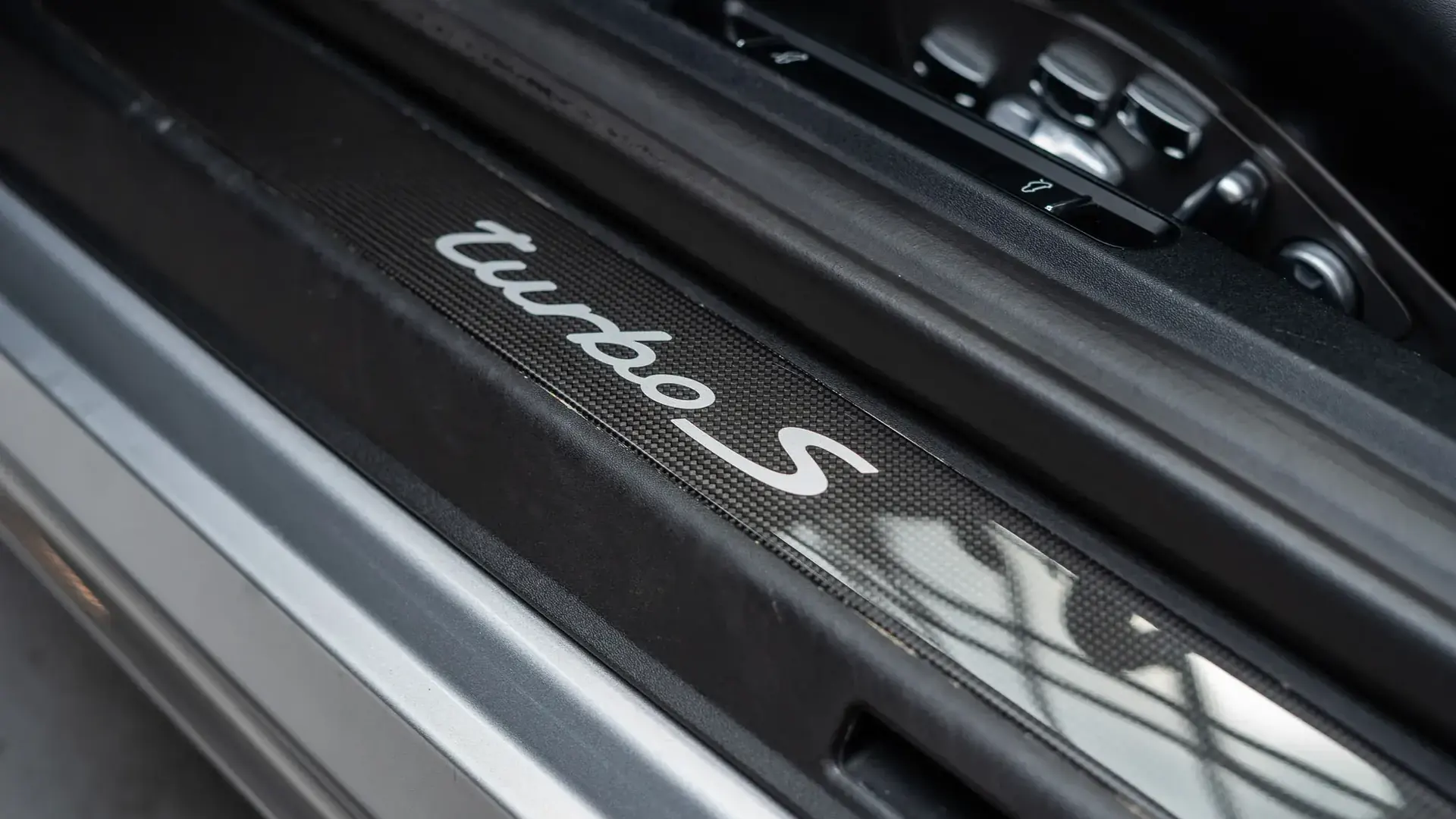 Porsche 911 — photo 18