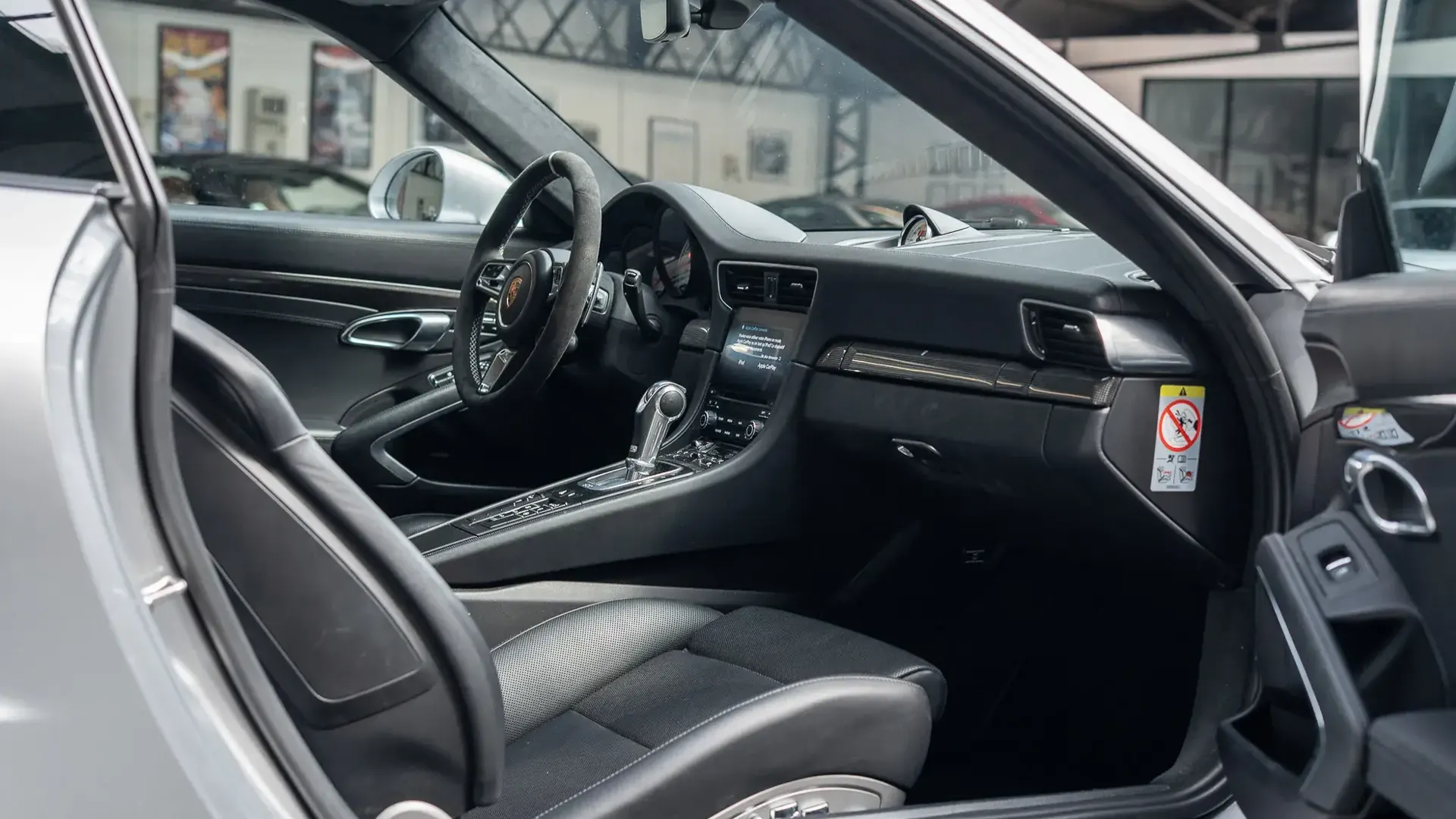 Porsche 911 — photo 13