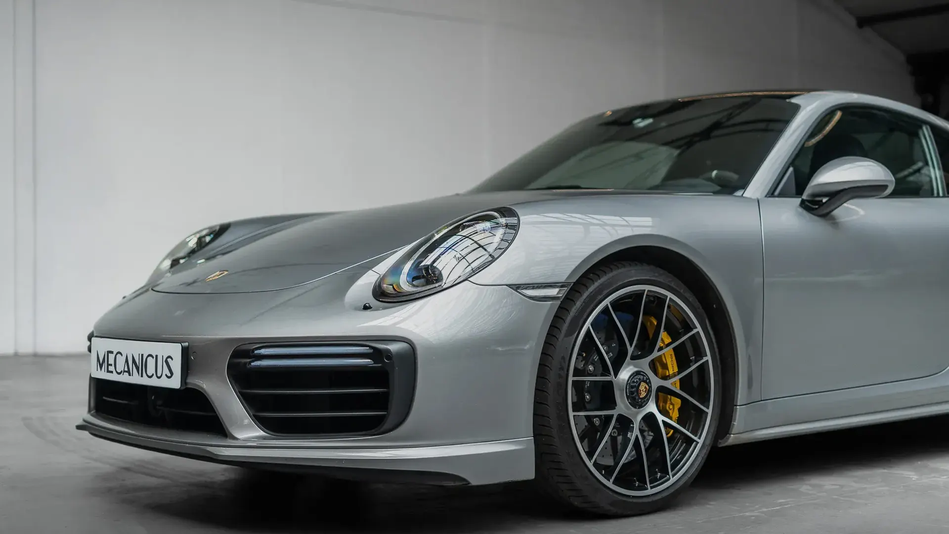 Porsche 911 — photo 33