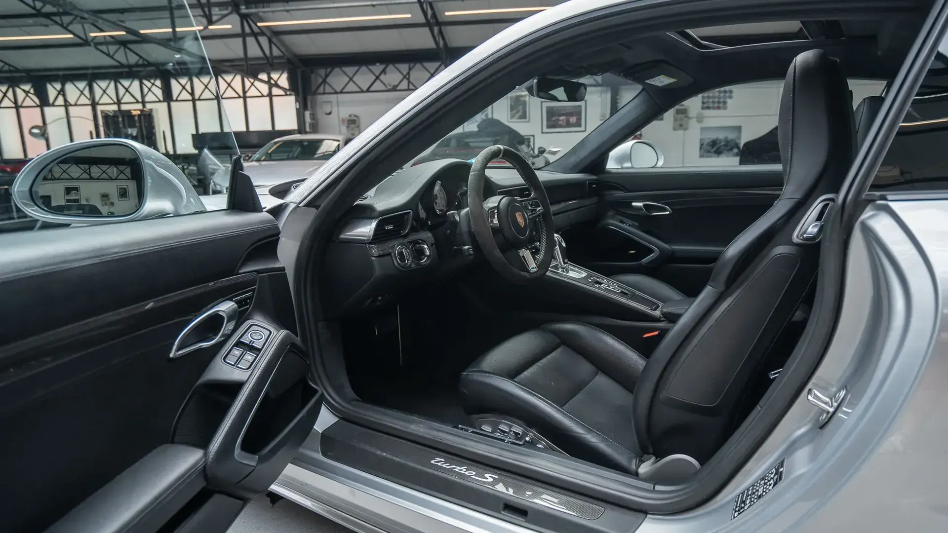 Porsche 911 — photo 20