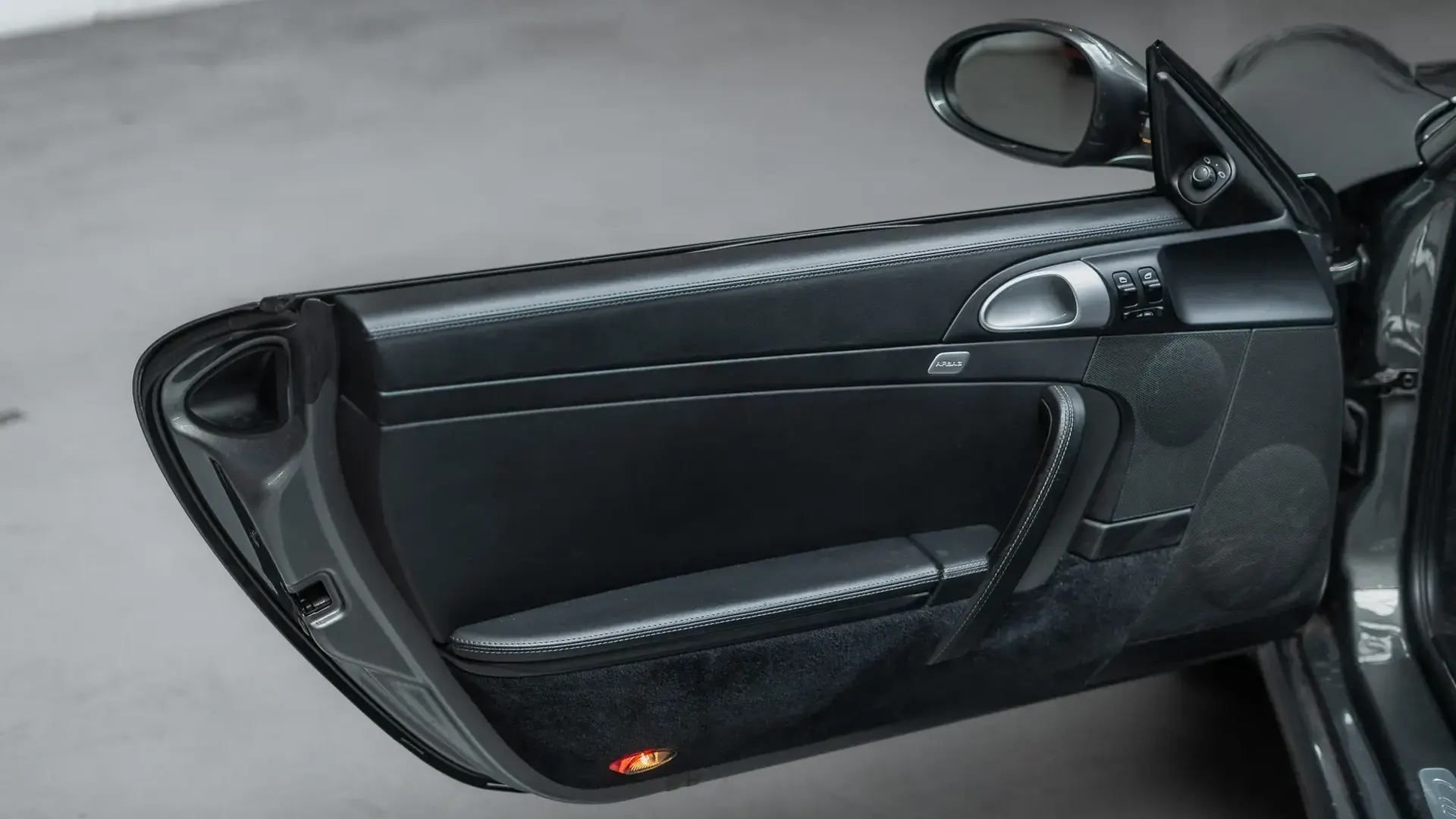 Porsche 911 — photo 16