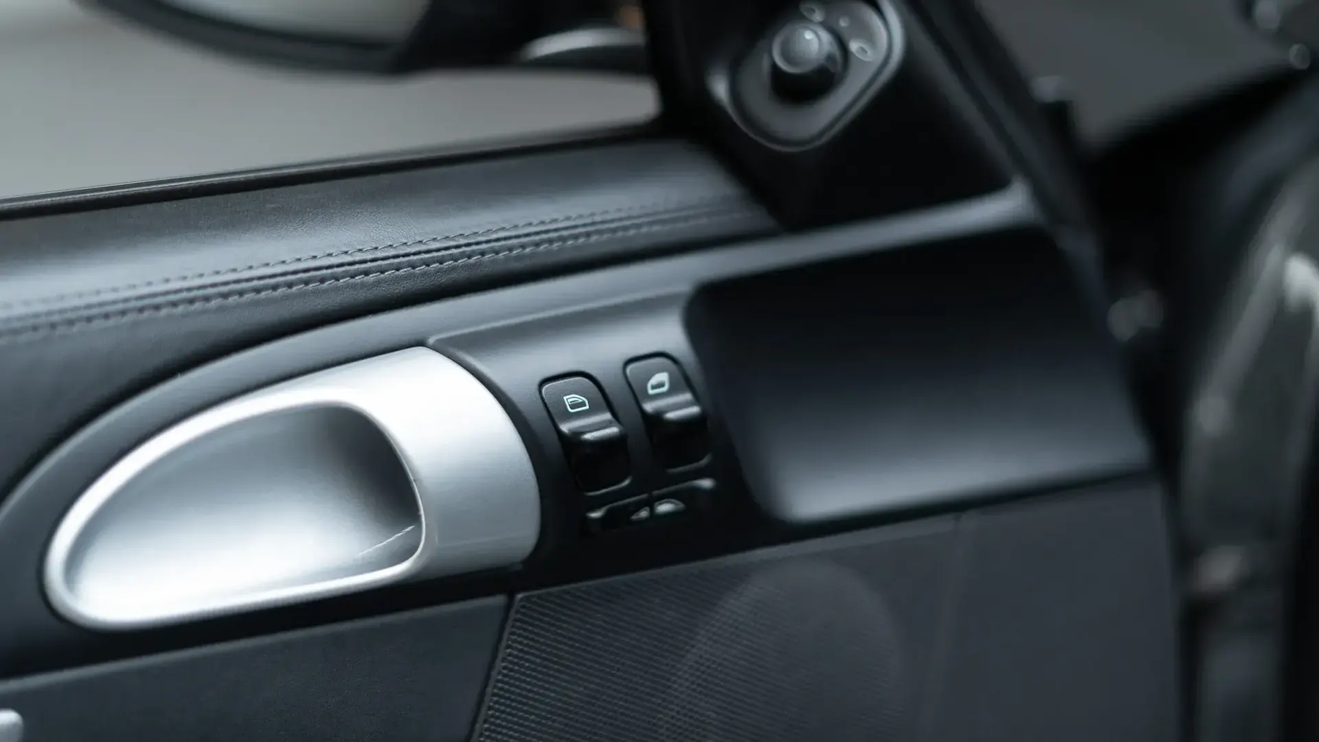 Porsche 911 — photo 17