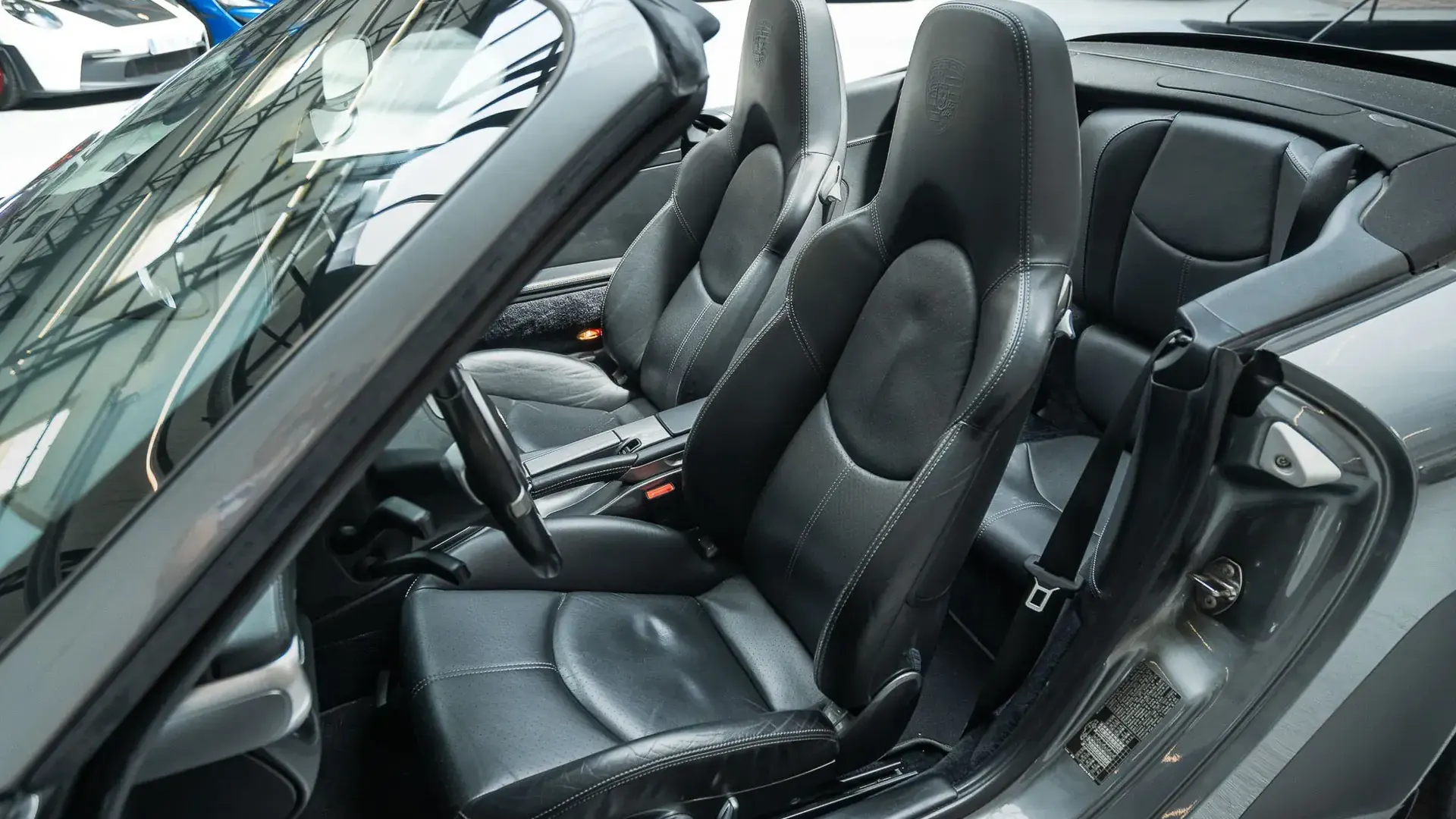 Porsche 911 — photo 11