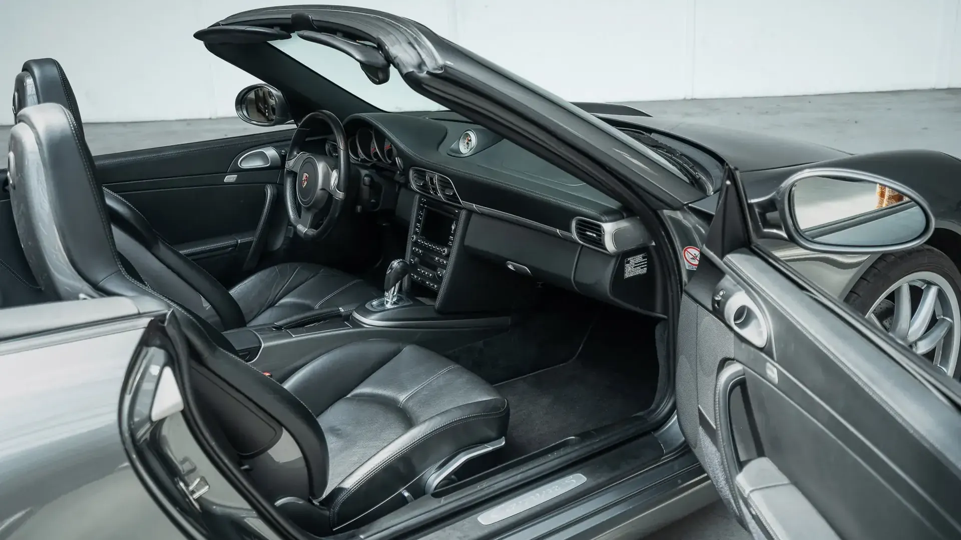 Porsche 911 — photo 12