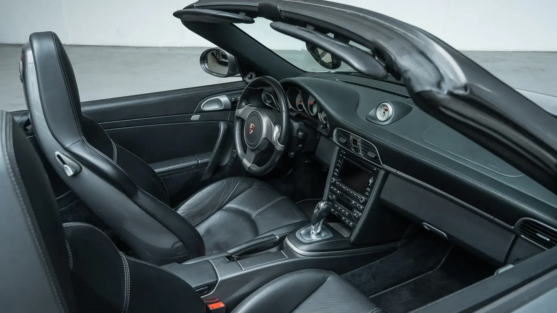 Porsche 911 — photo 28