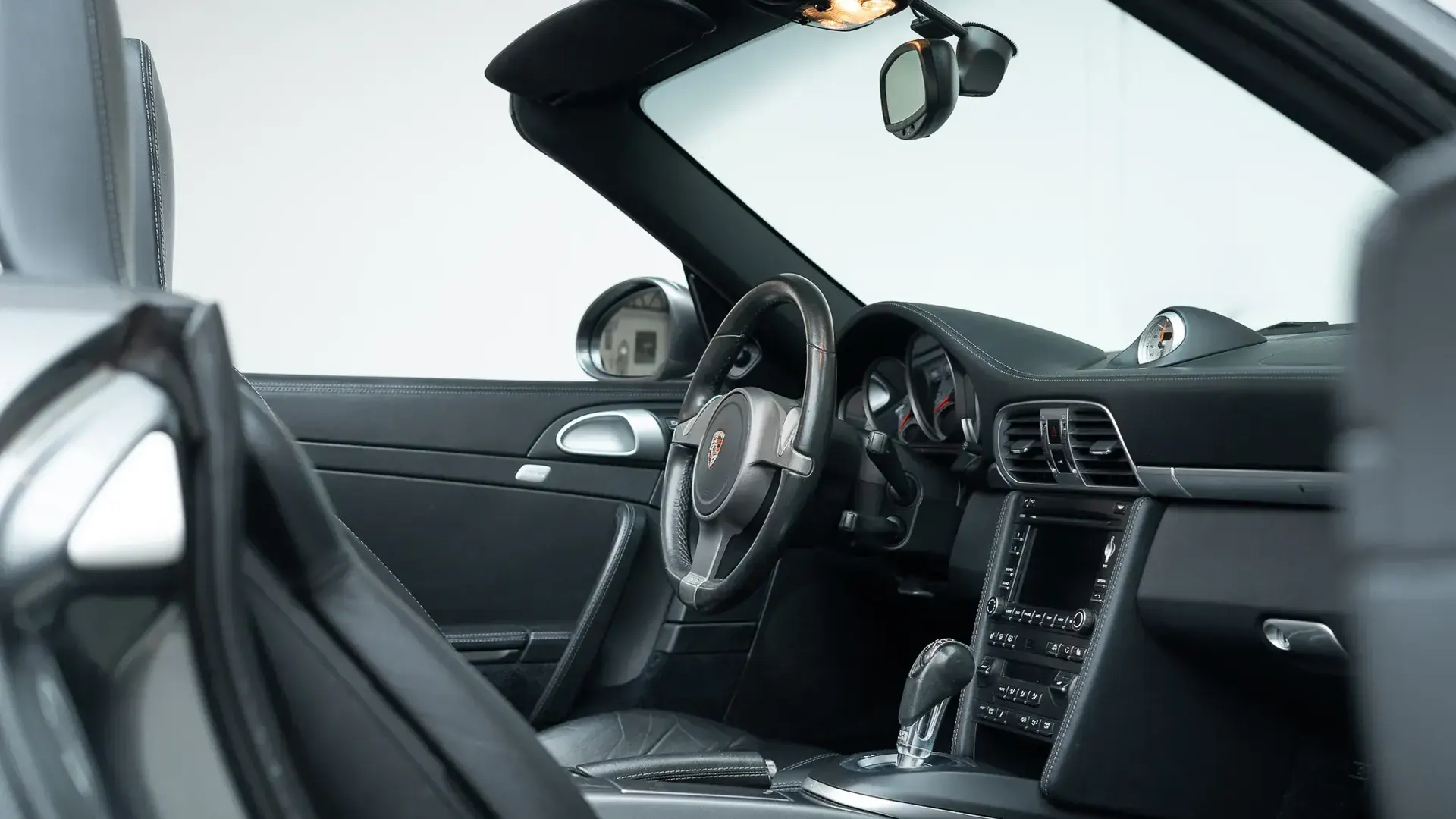 Porsche 911 — photo 27