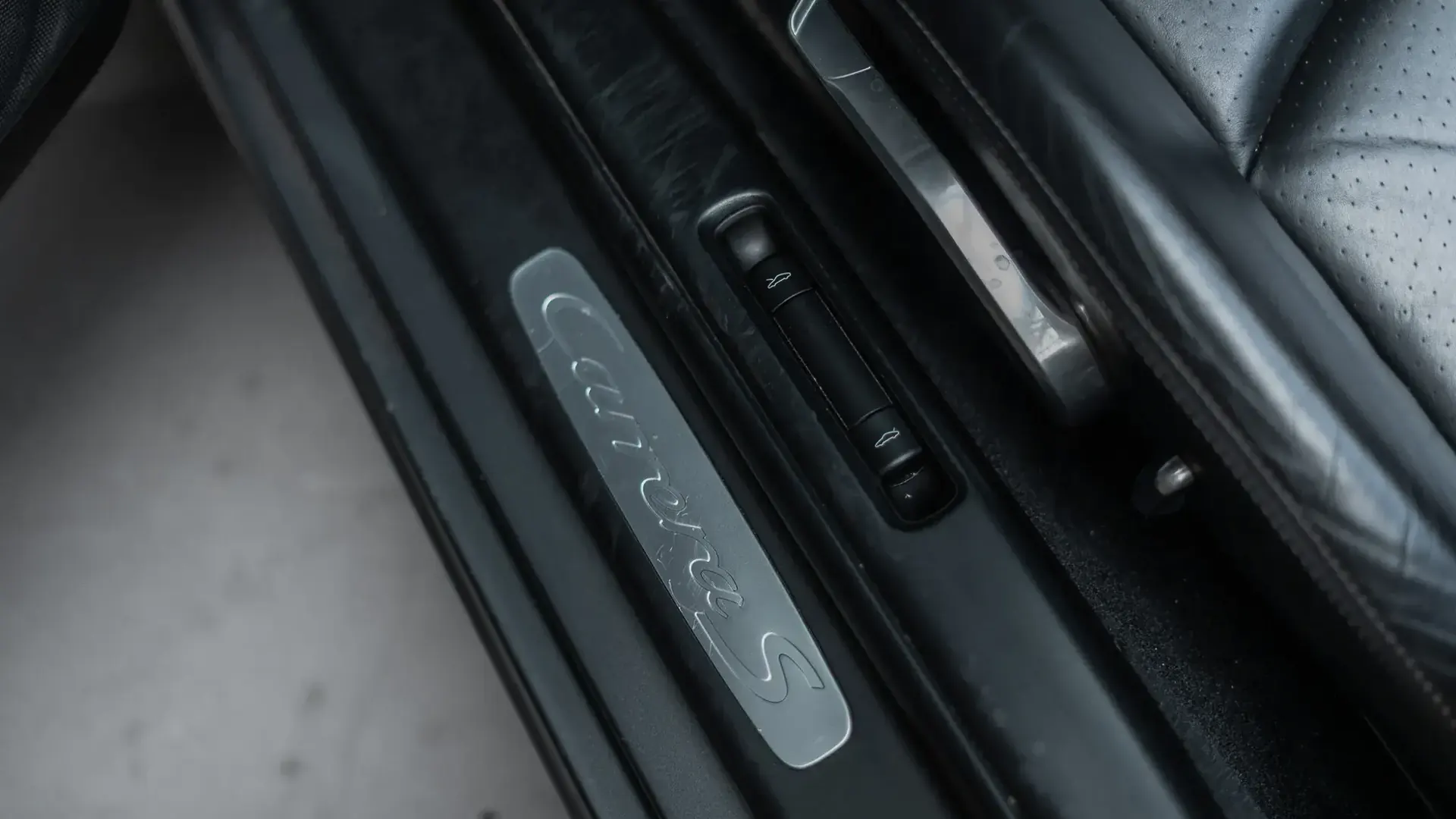 Porsche 911 — photo 18