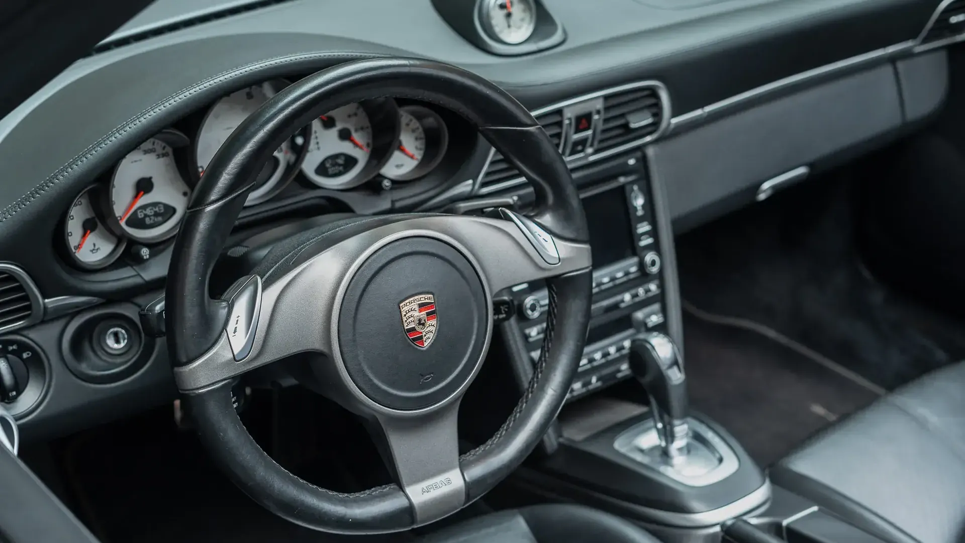 Porsche 911 — photo 19