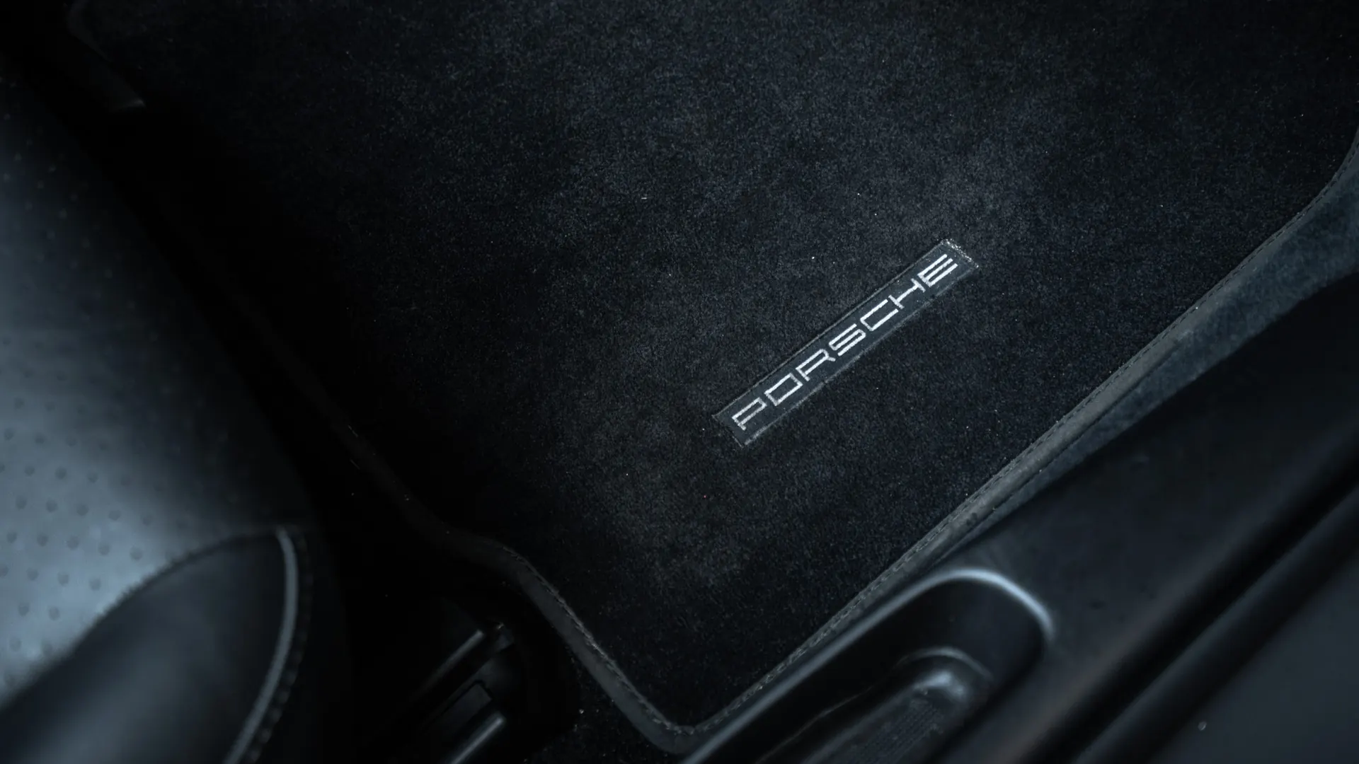 Porsche 911 — photo 33