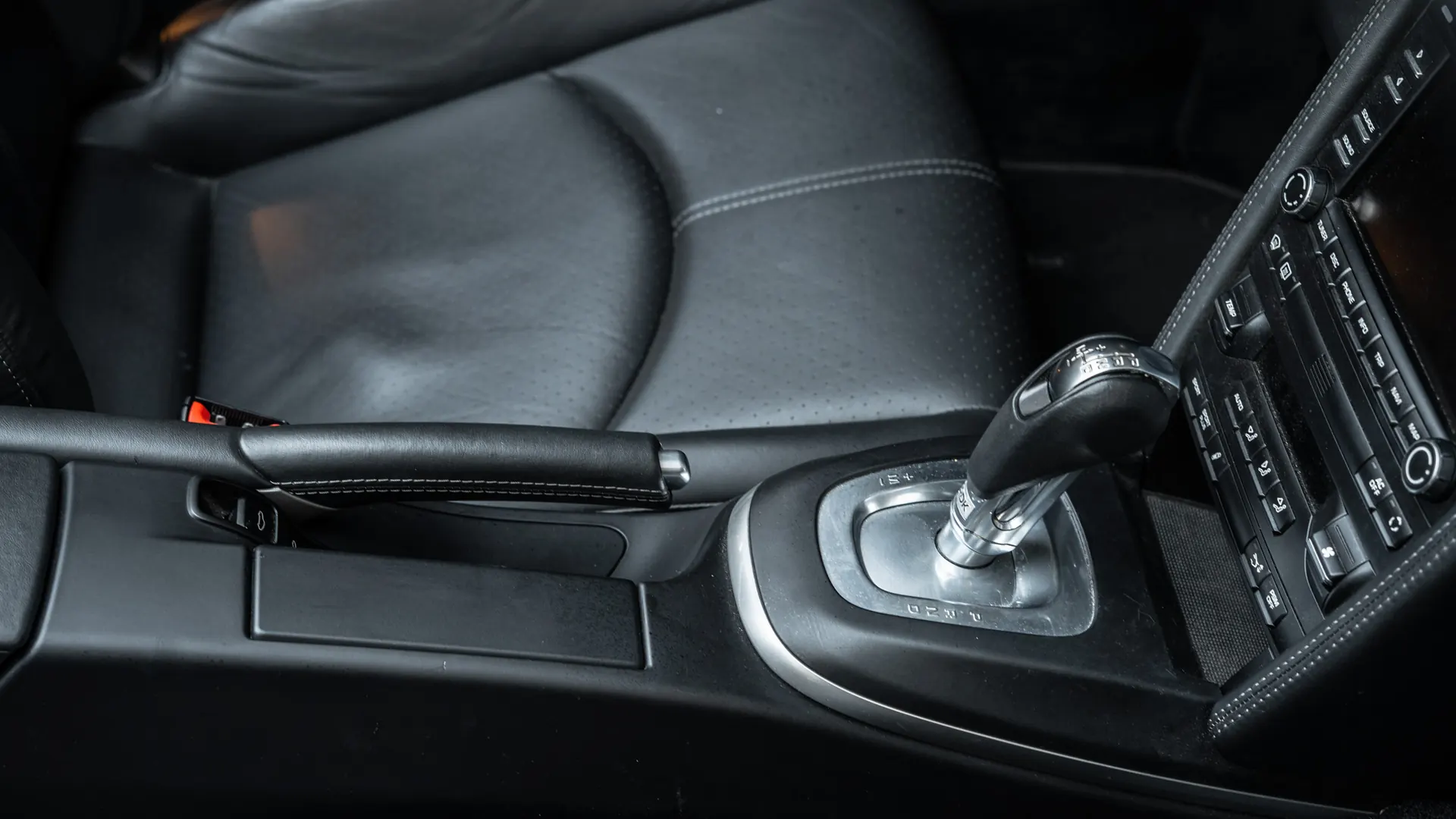 Porsche 911 — photo 29