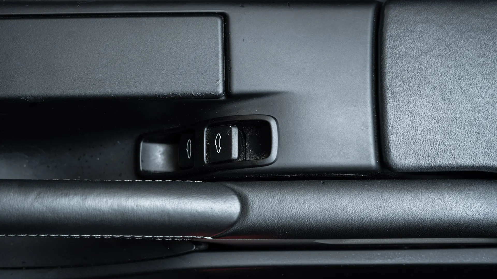 Porsche 911 — photo 25