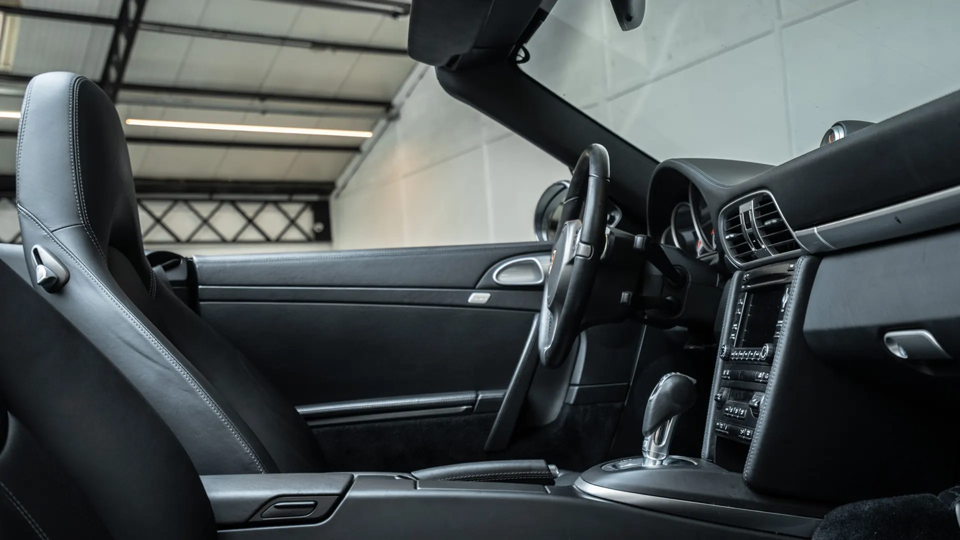 Porsche 911 — photo 32
