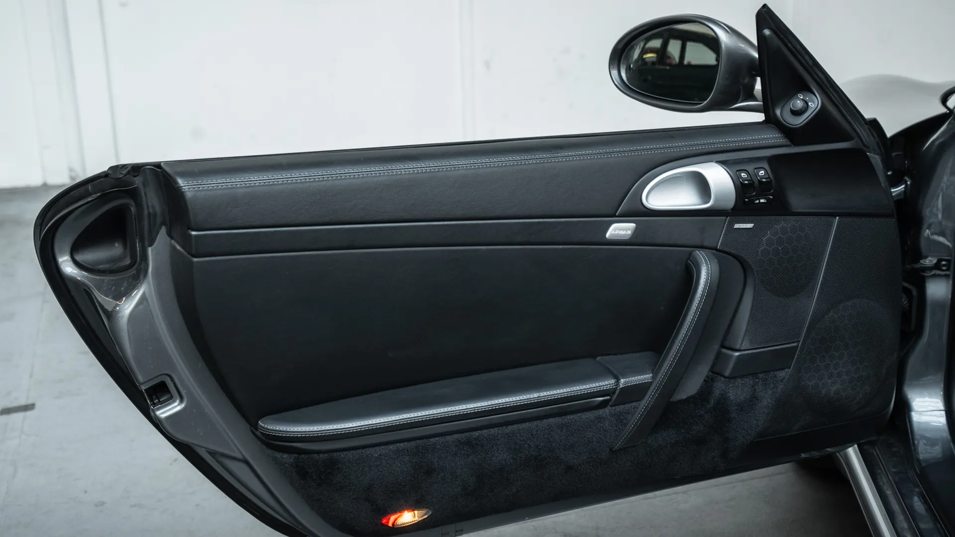 Porsche 911 — photo 31