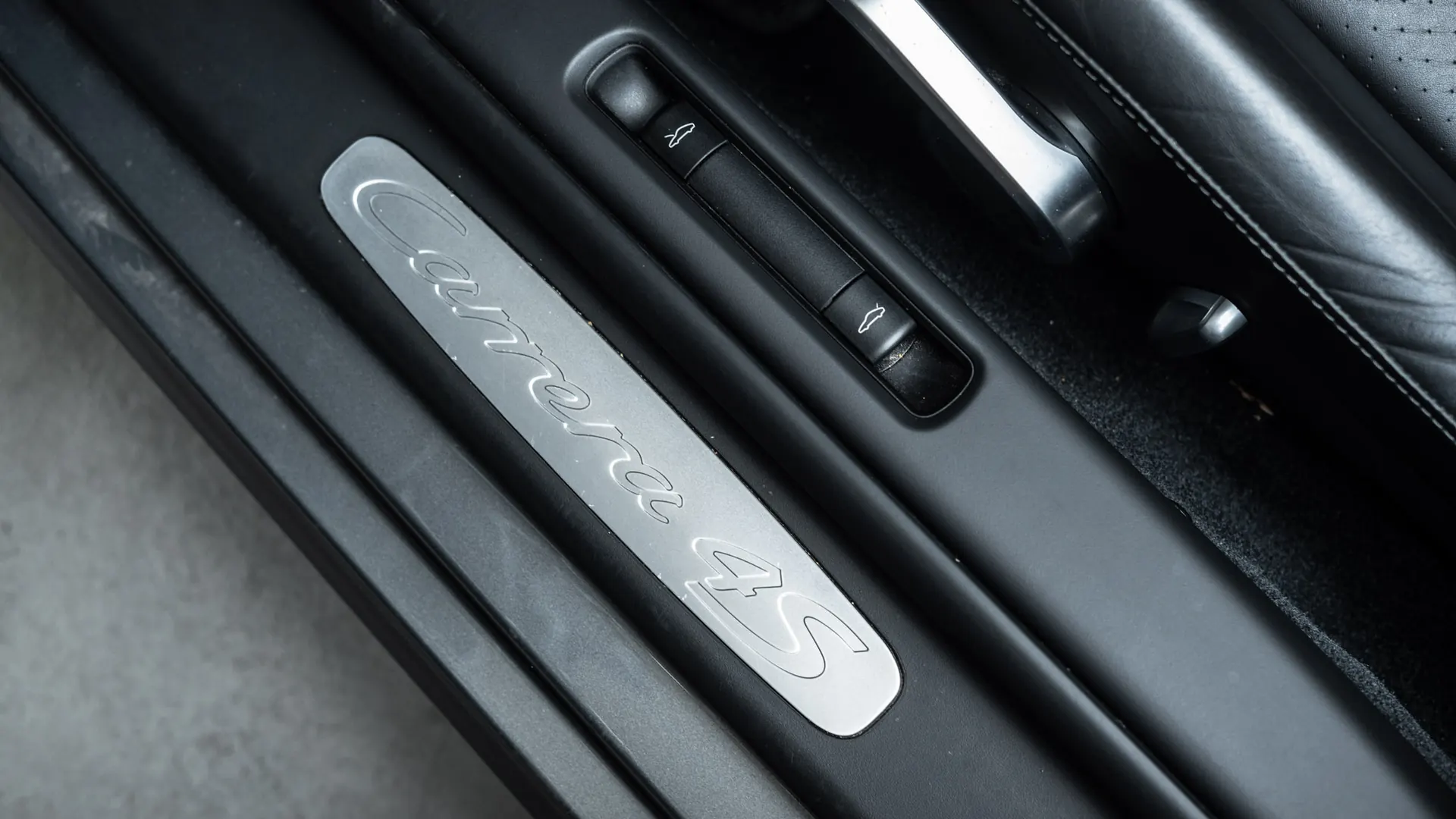Porsche 911 — photo 26