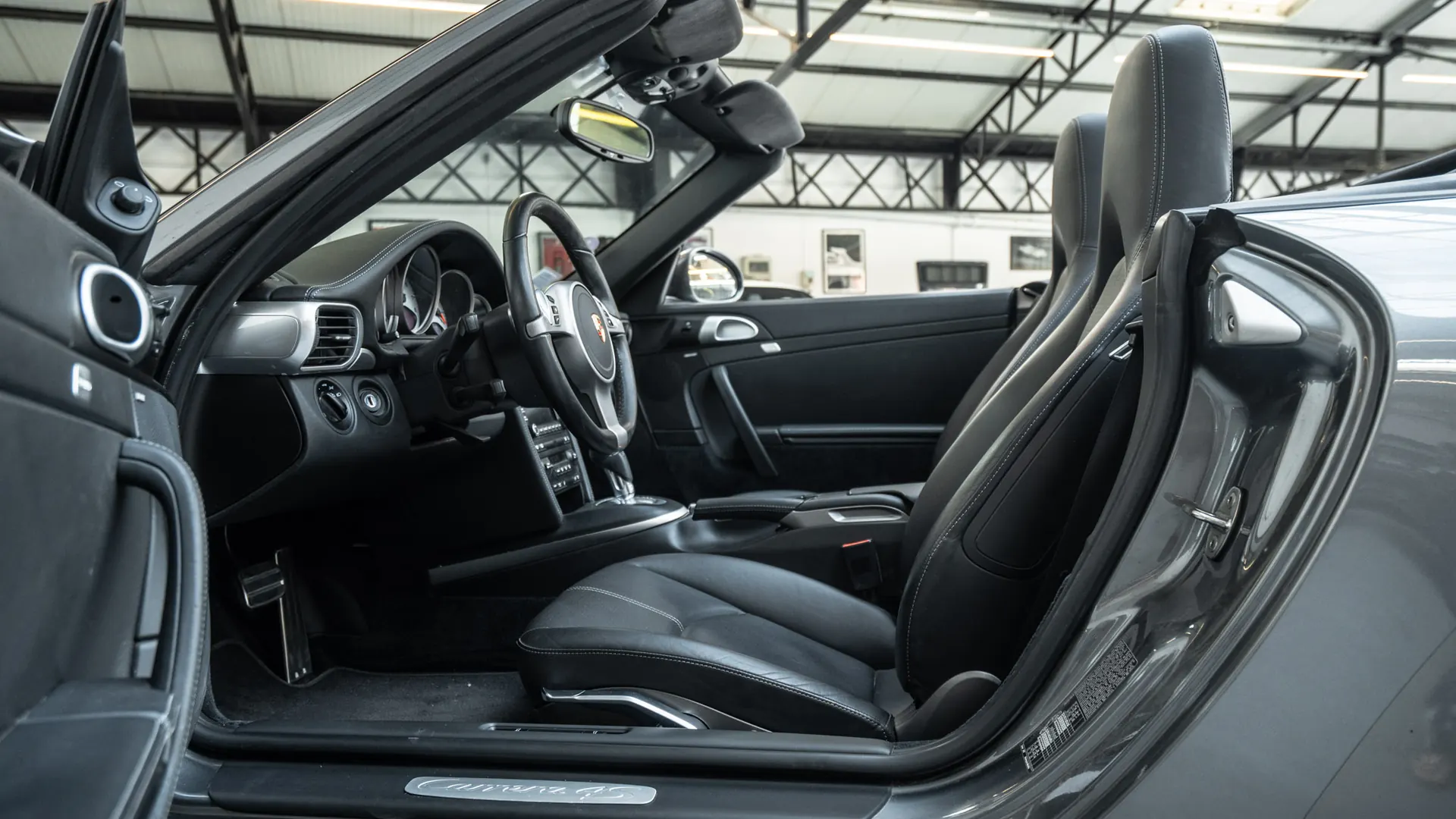 Porsche 911 — photo 12