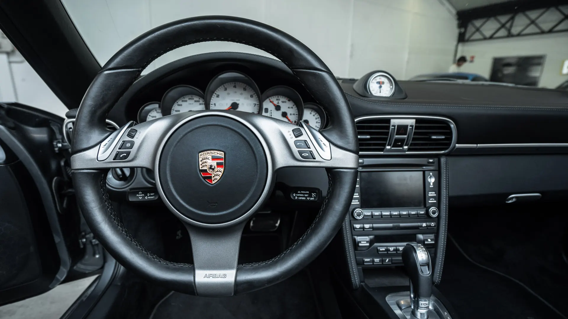 Porsche 911 — photo 14