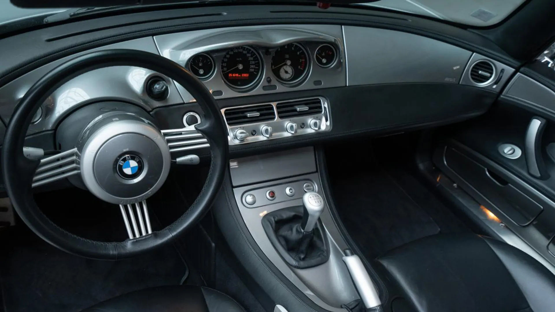 BMW Z8 — photo 18