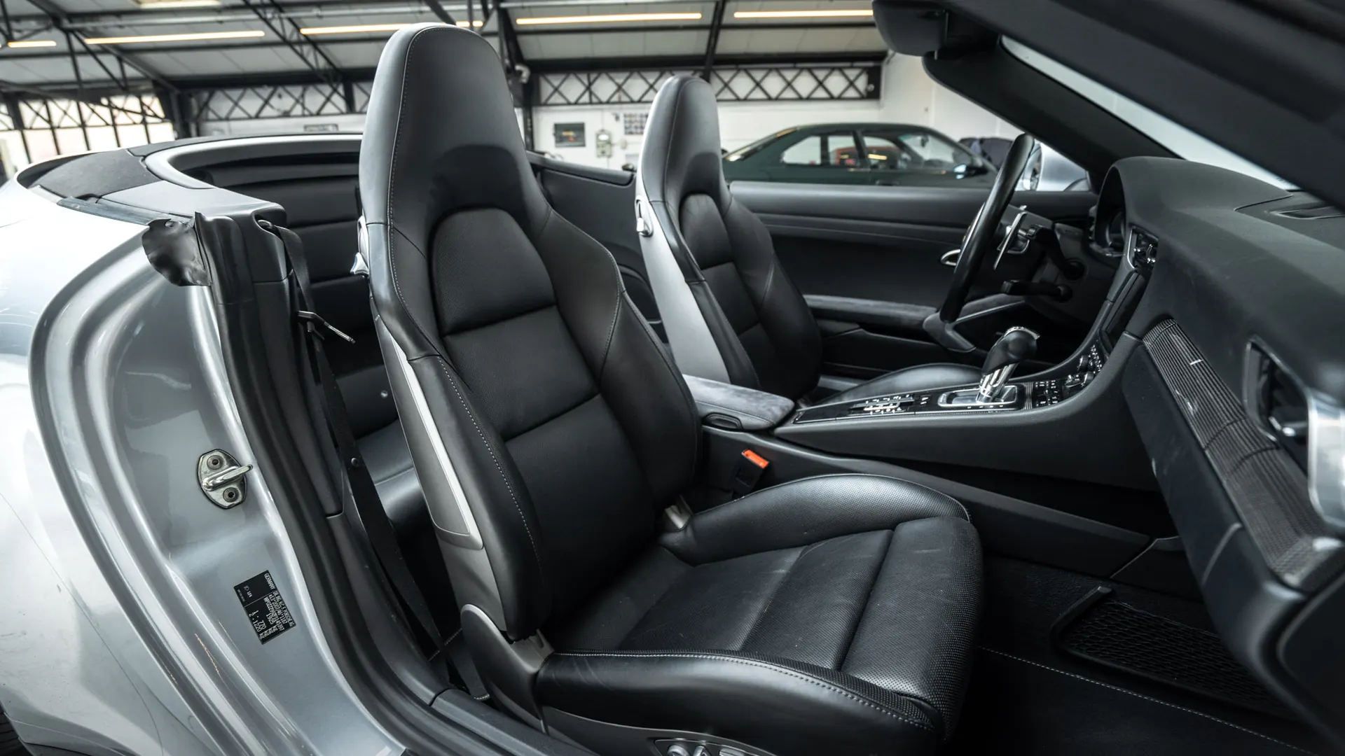 Porsche 911 — photo 31
