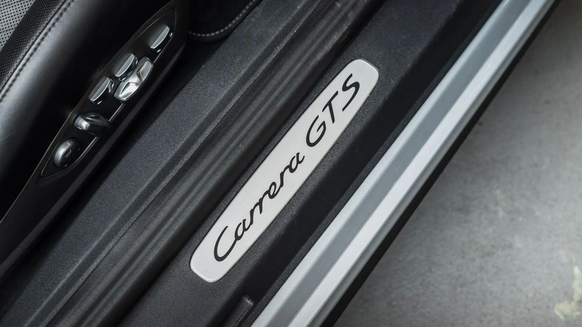 Porsche 911 — photo 25