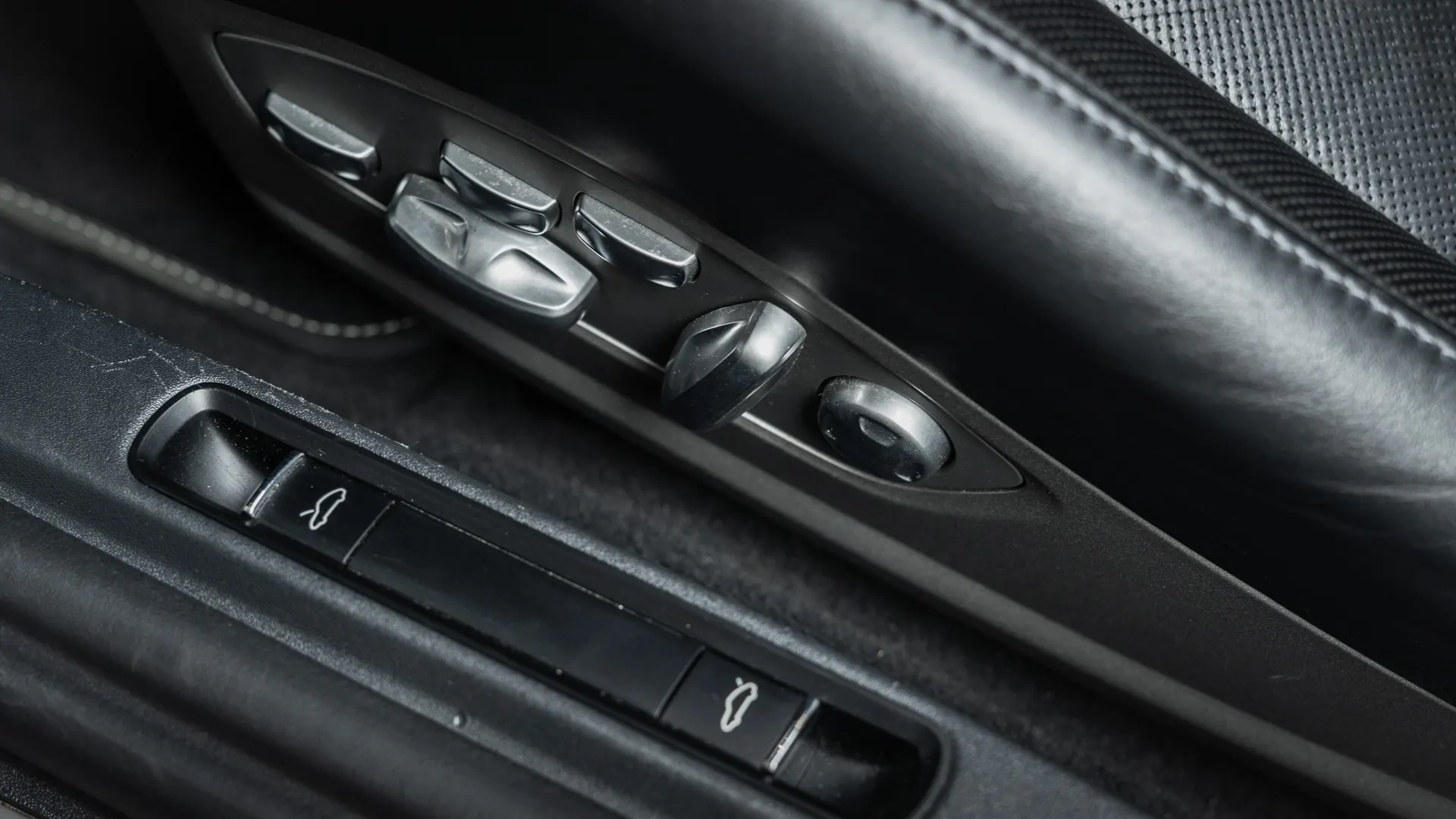 Porsche 911 — photo 26