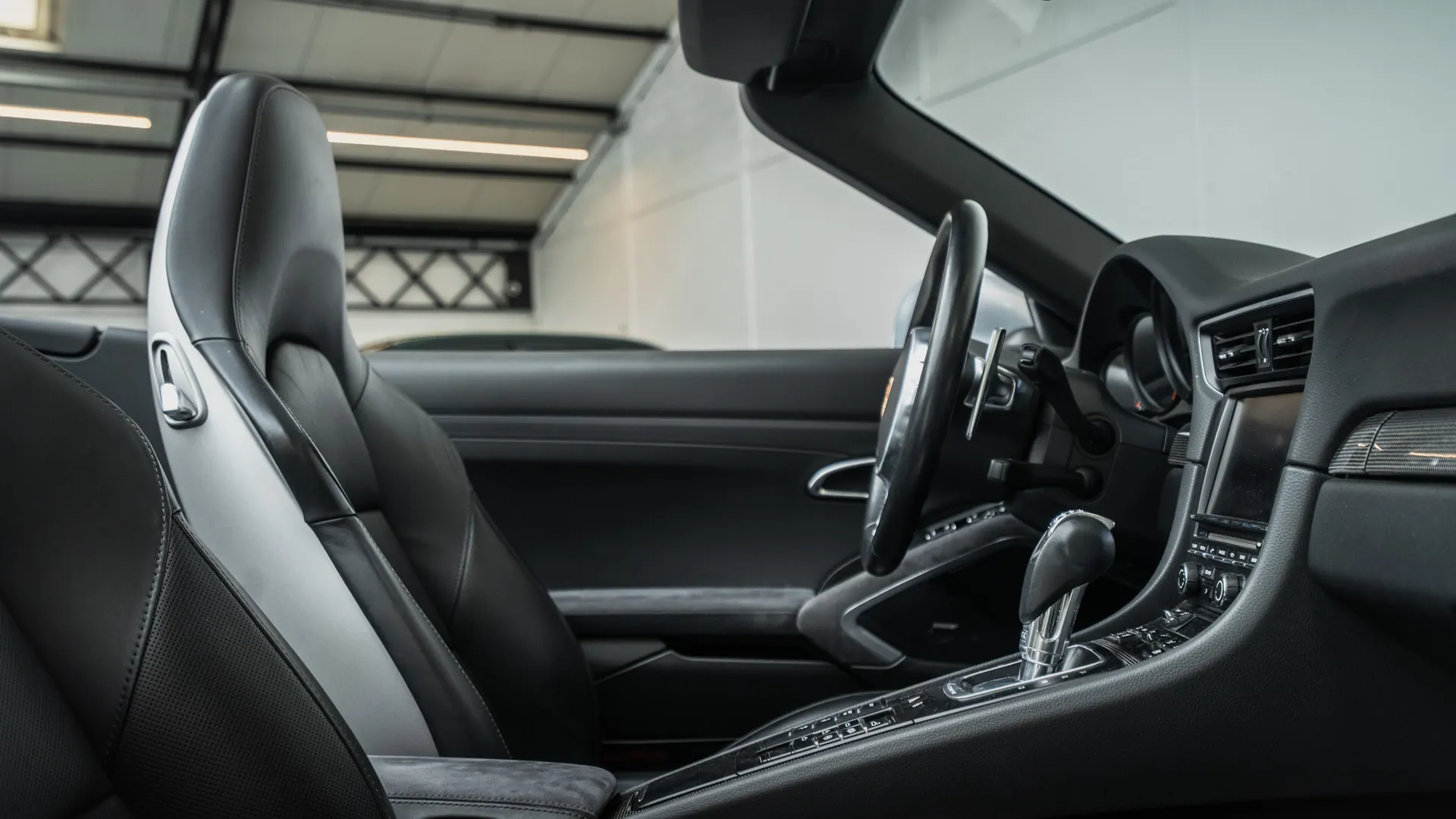 Porsche 911 — photo 32