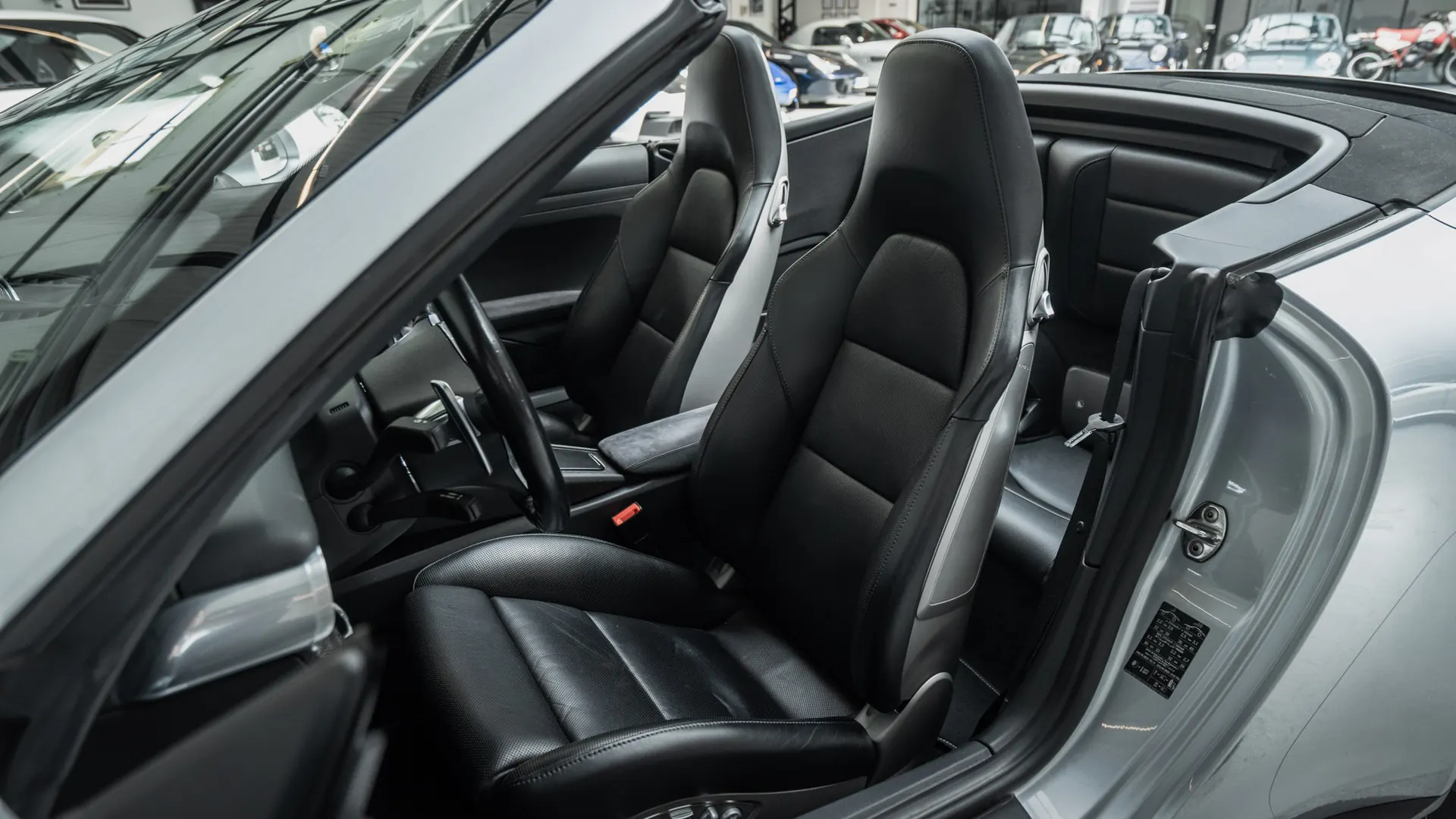 Porsche 911 — photo 12
