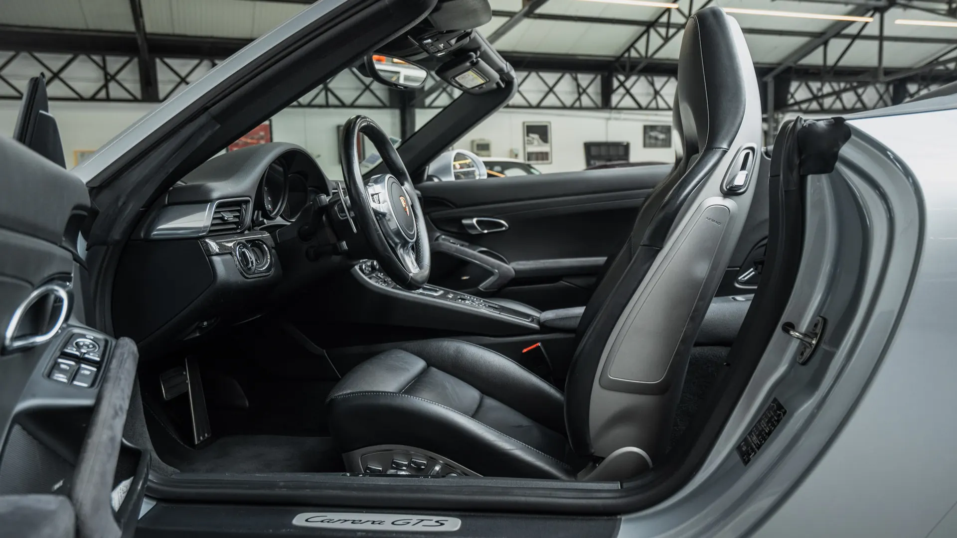 Porsche 911 — photo 11