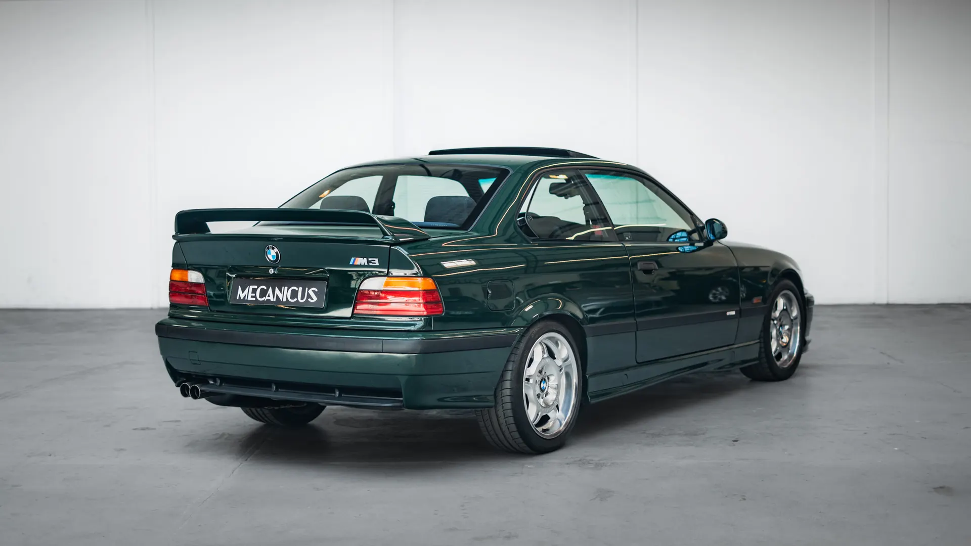 BMW M3 — photo 2