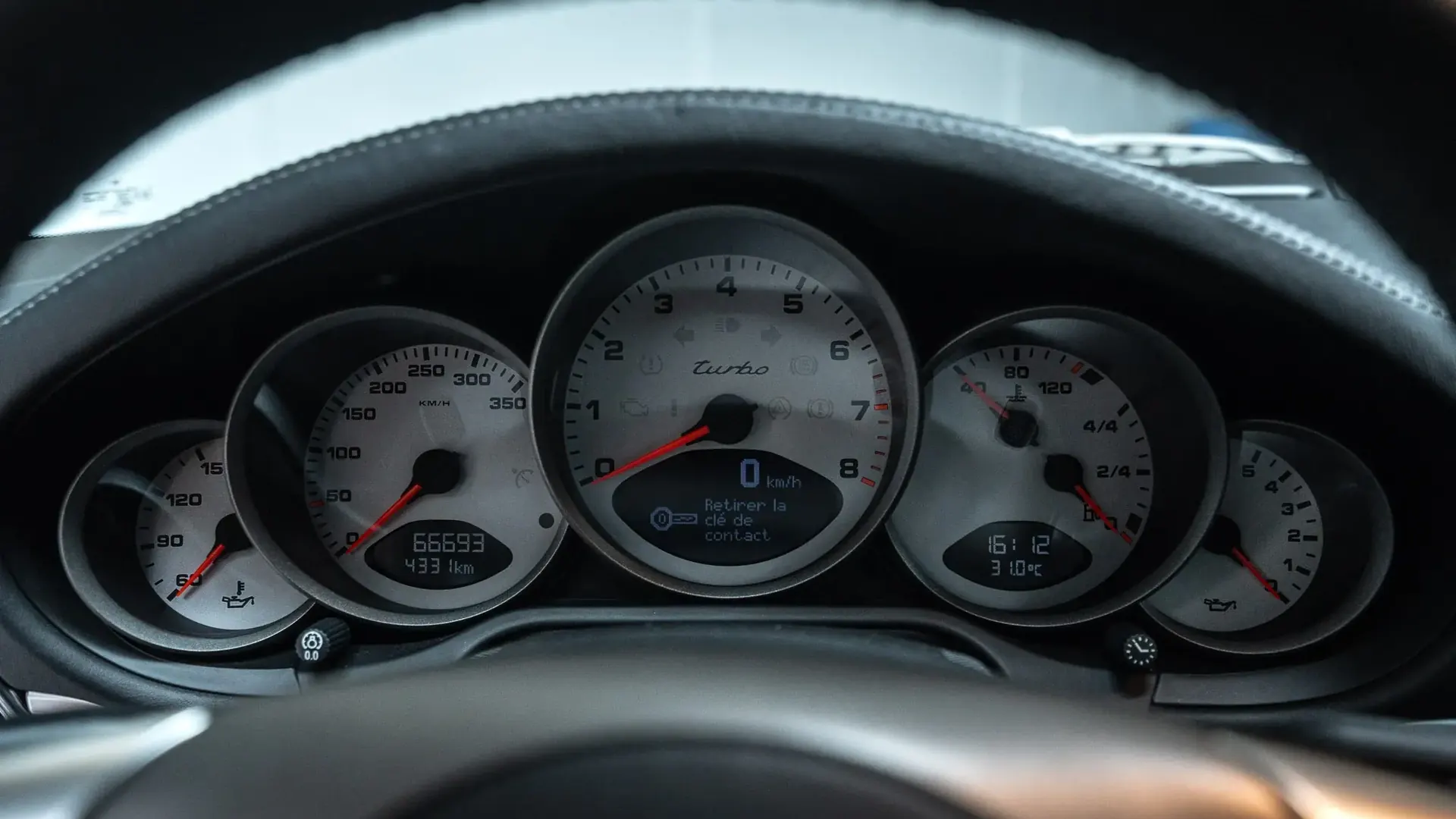 Porsche 911 — photo 32