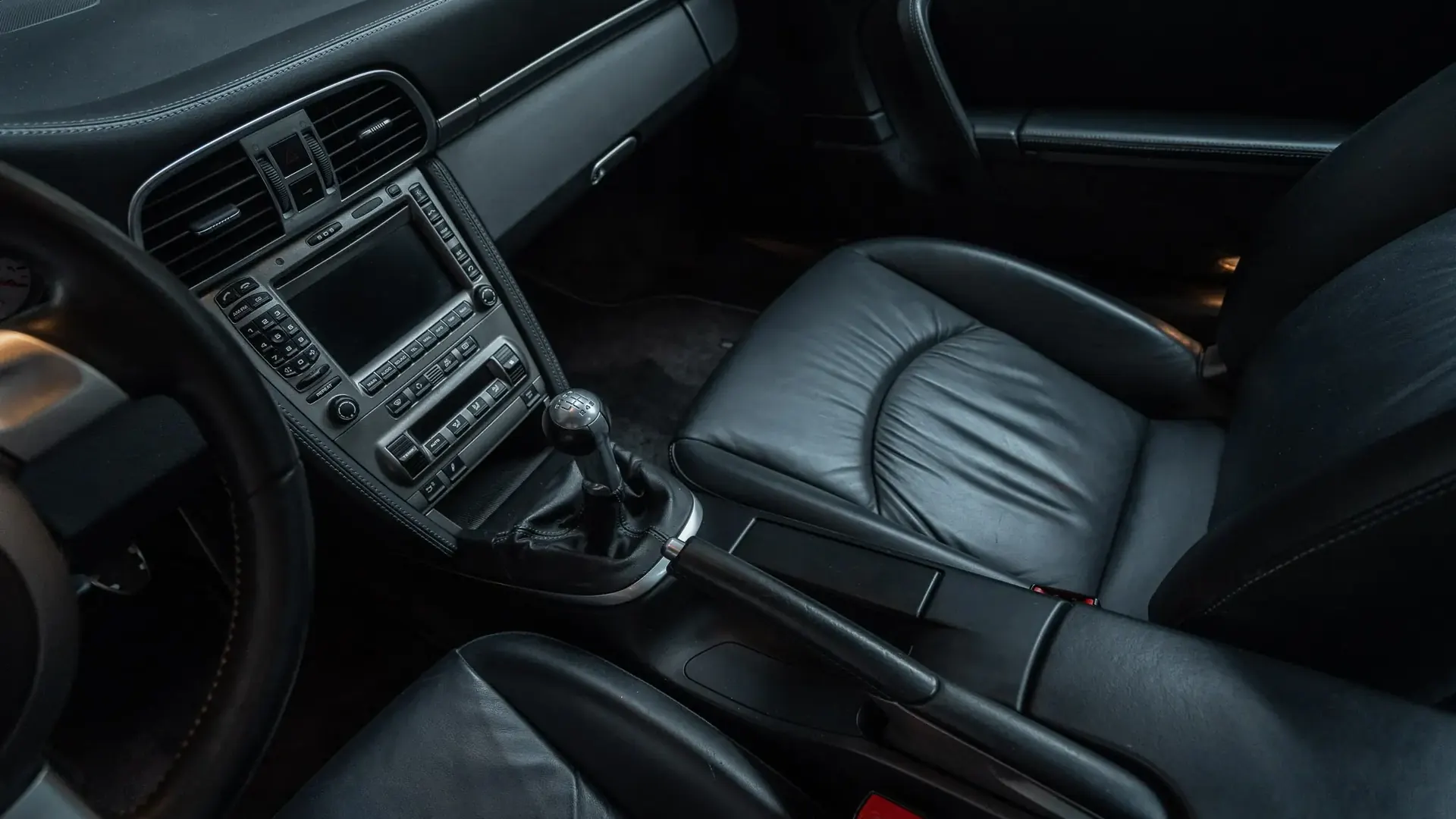 Porsche 911 — photo 26