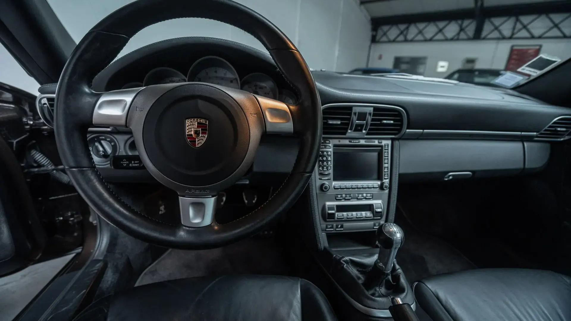 Porsche 911 — photo 31