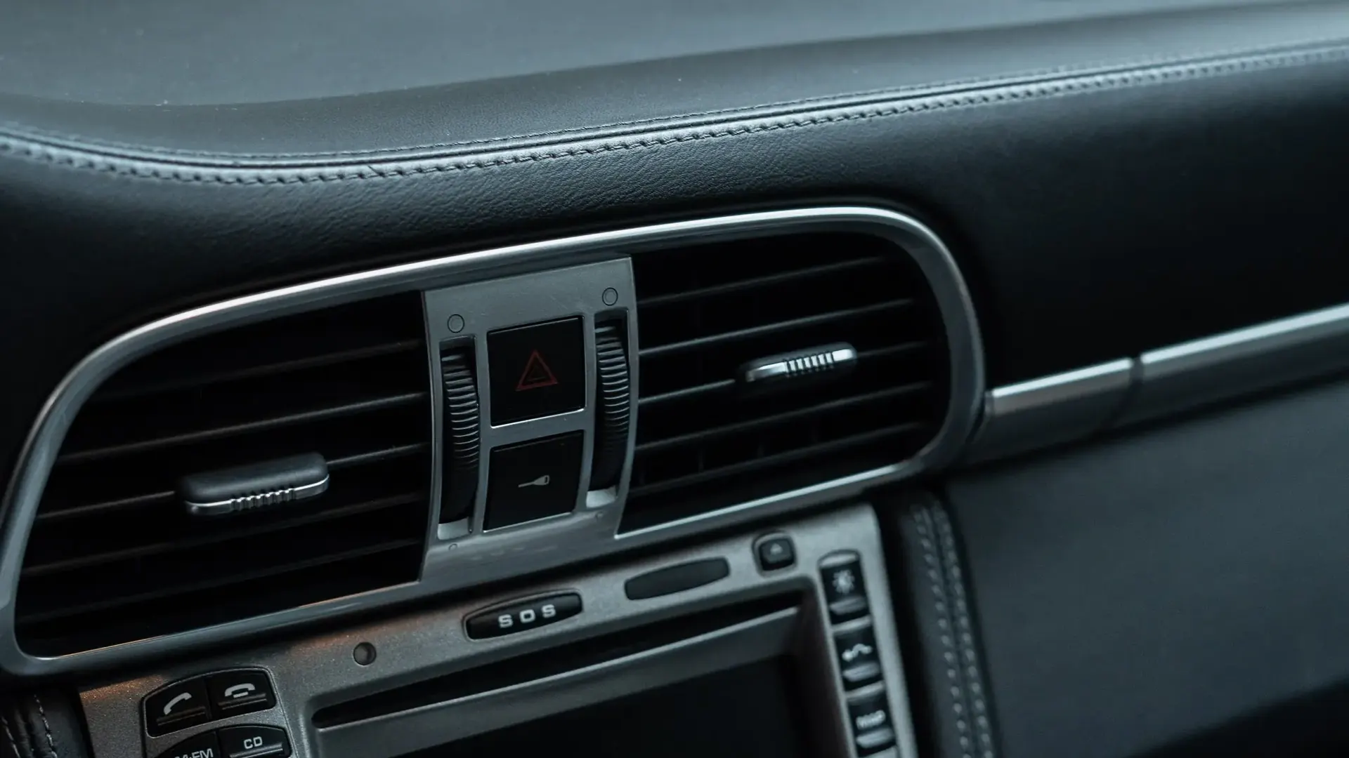 Porsche 911 — photo 16