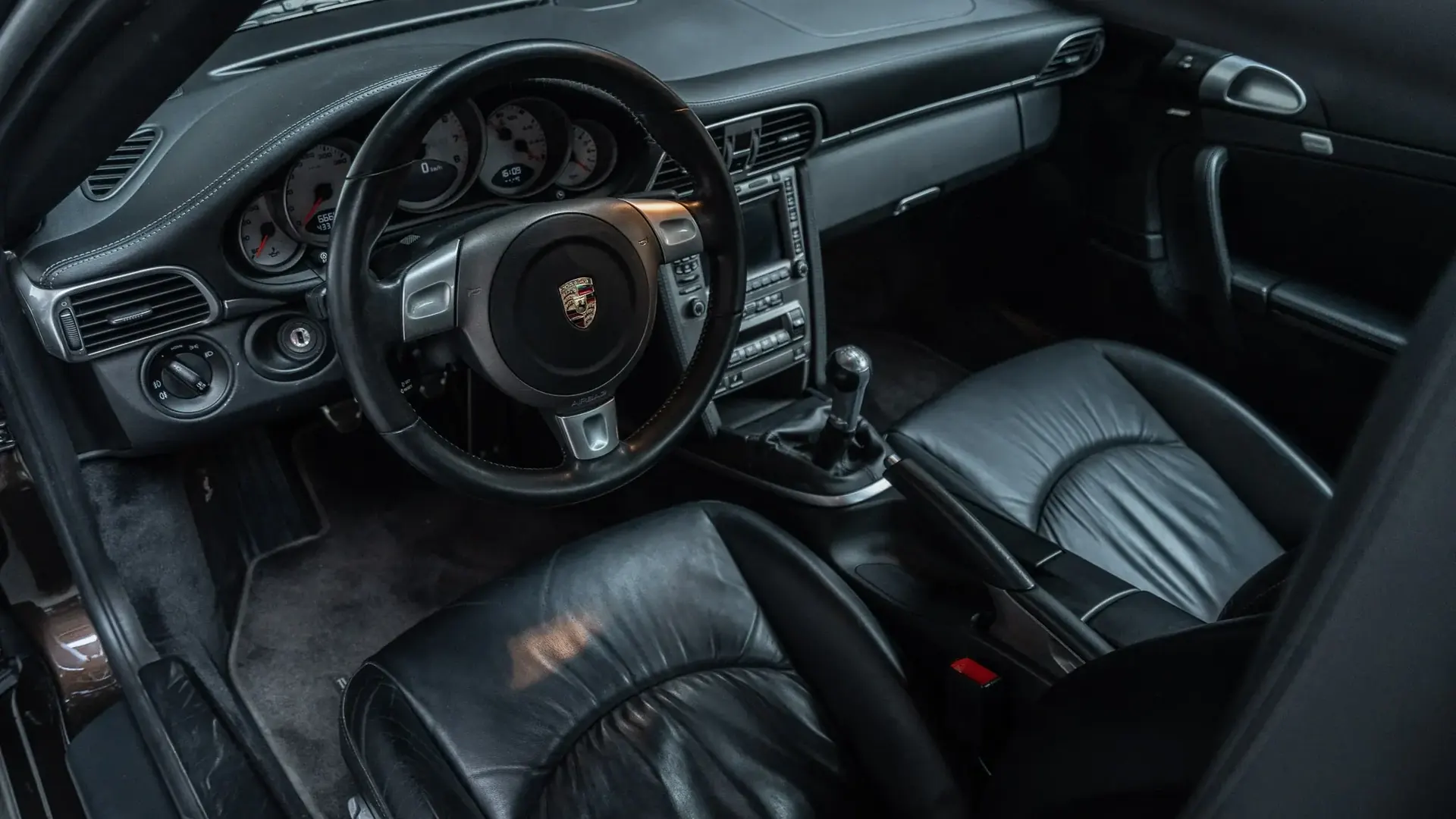 Porsche 911 — photo 24