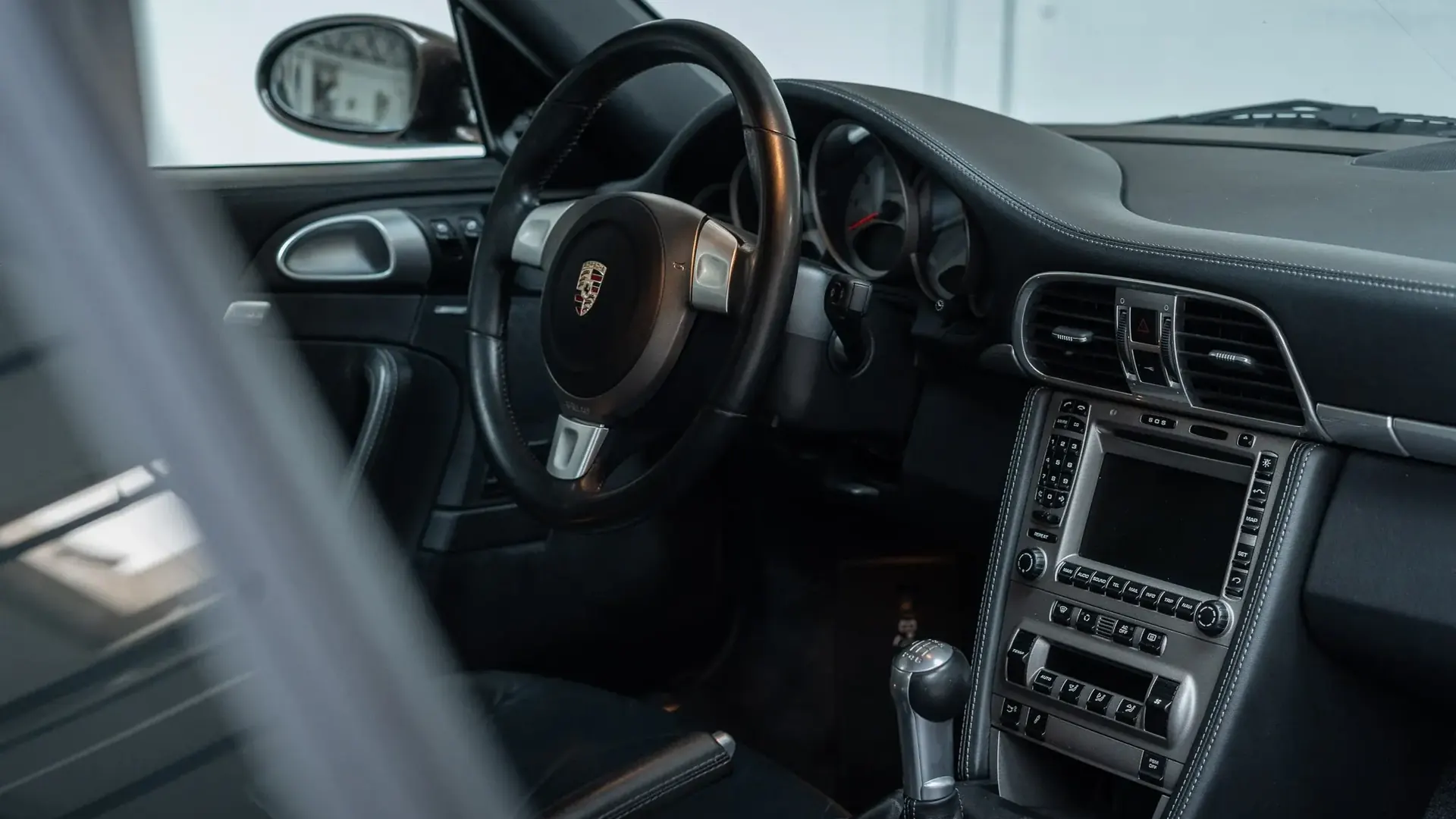 Porsche 911 — photo 21