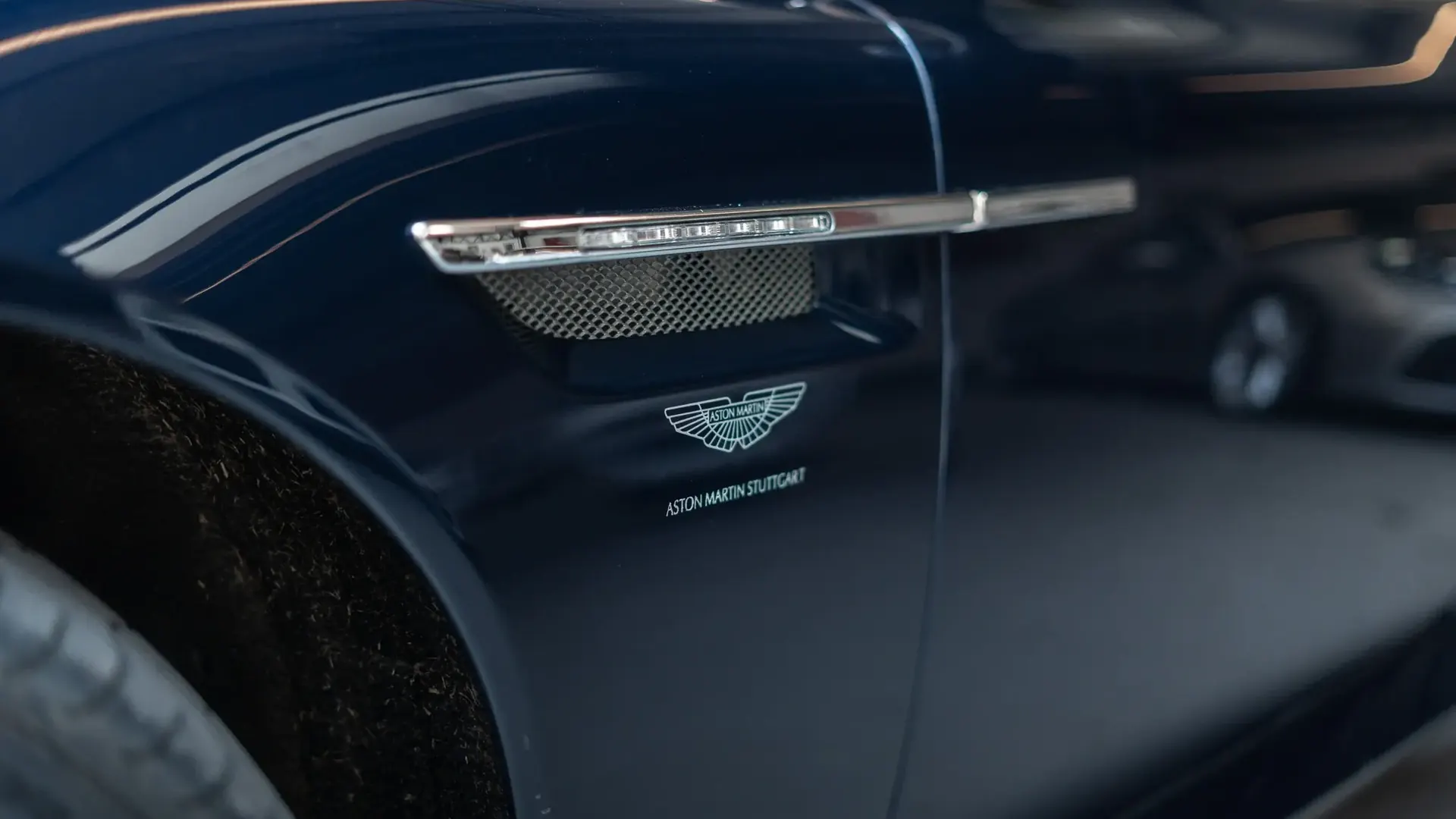 Aston Martin DB9 — photo 36